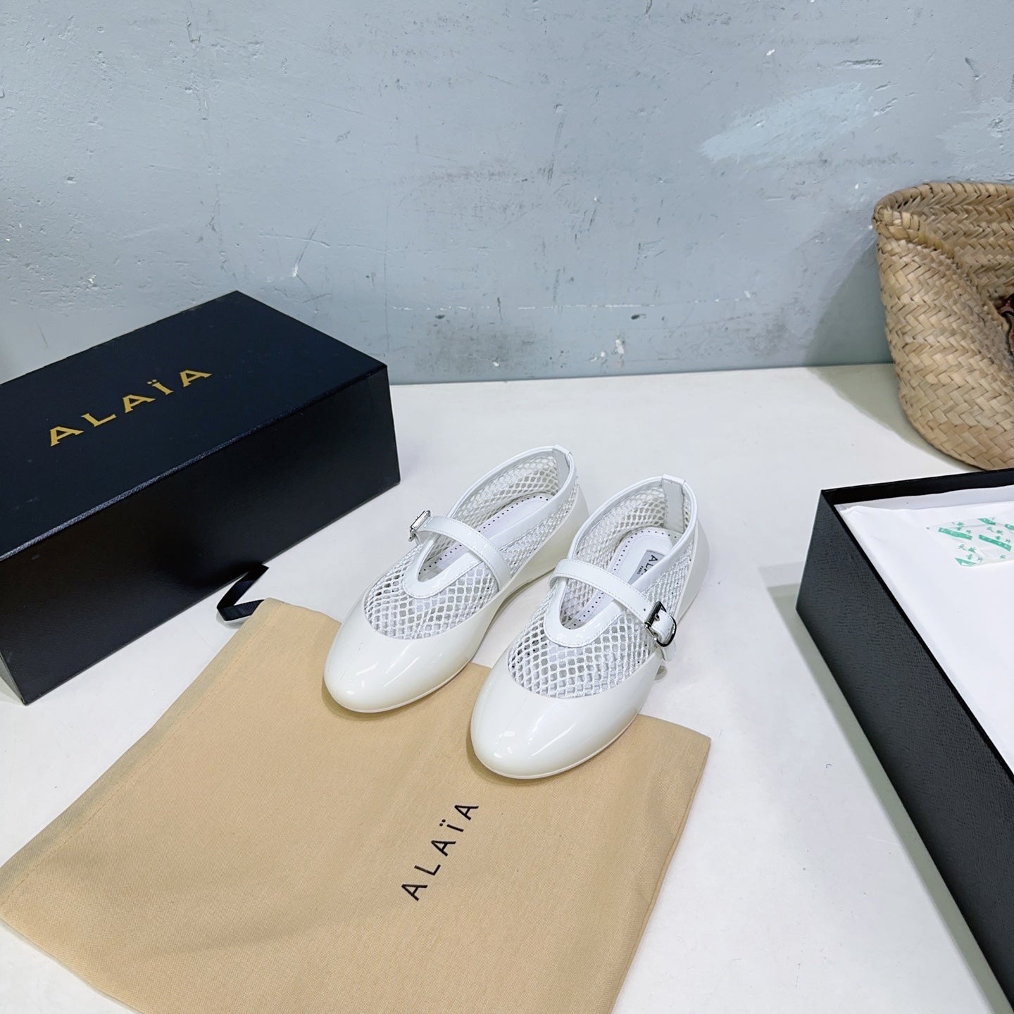 Alaia Ballet Flats White Mesh Patent Leather 674314