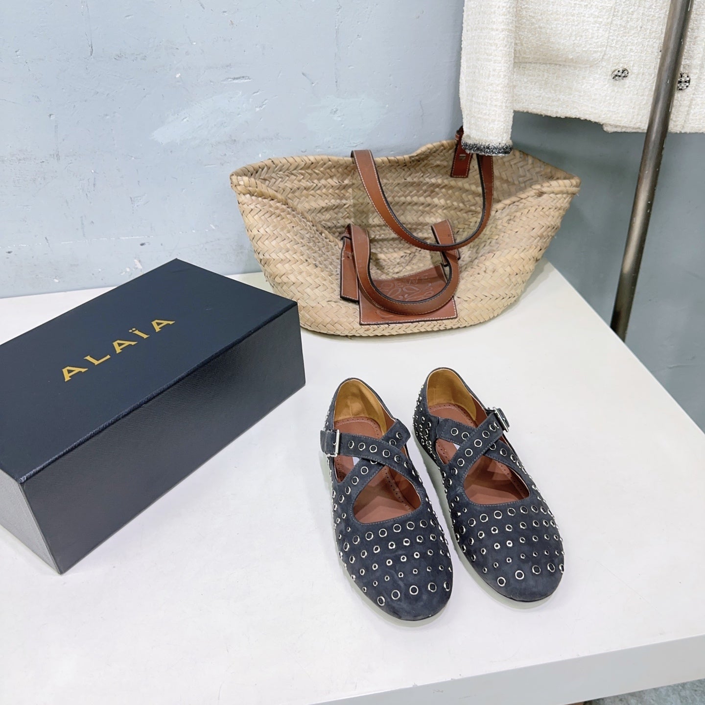 Alaia Criss Cross Ballet Flats With Eyelets Dark Grey Suede 674308