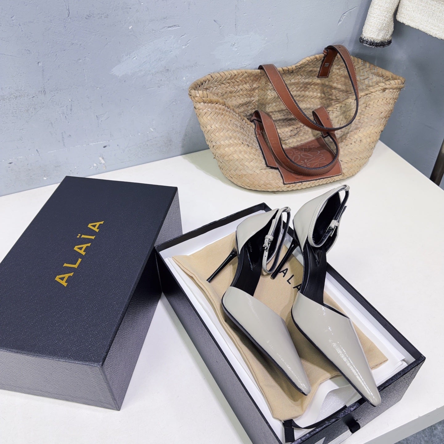 Alaia Drop Pumps 10cm Grey Glossy Leather 674293