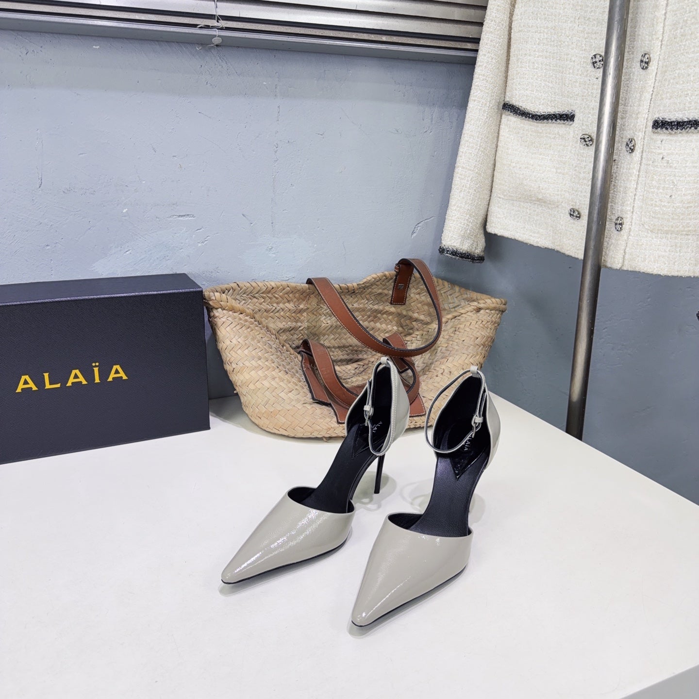 Alaia Drop Pumps 10cm Grey Glossy Leather 674293