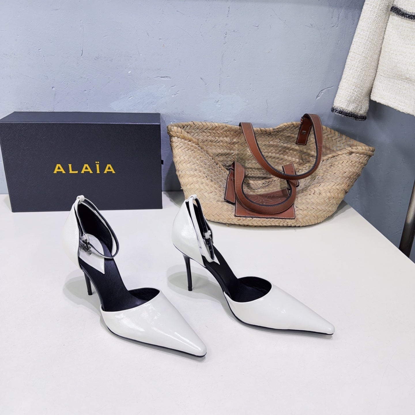 Alaia Drop Pumps 10cm White Glossy Leather 674294