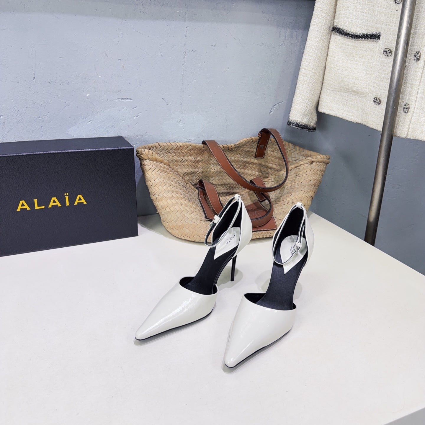 Alaia Drop Pumps 10cm White Glossy Leather 674294