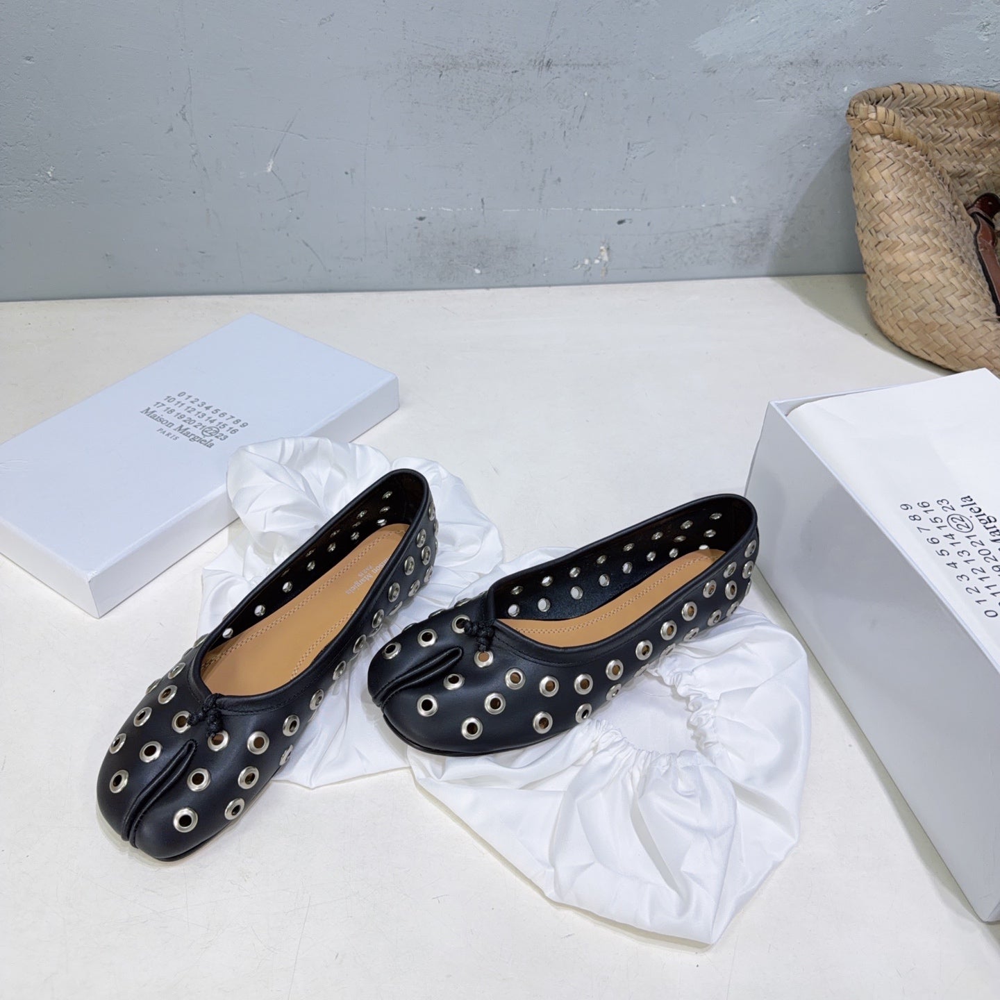 MM6 Bellissima Ballerina Eyelet Details Black Cowhide 893694