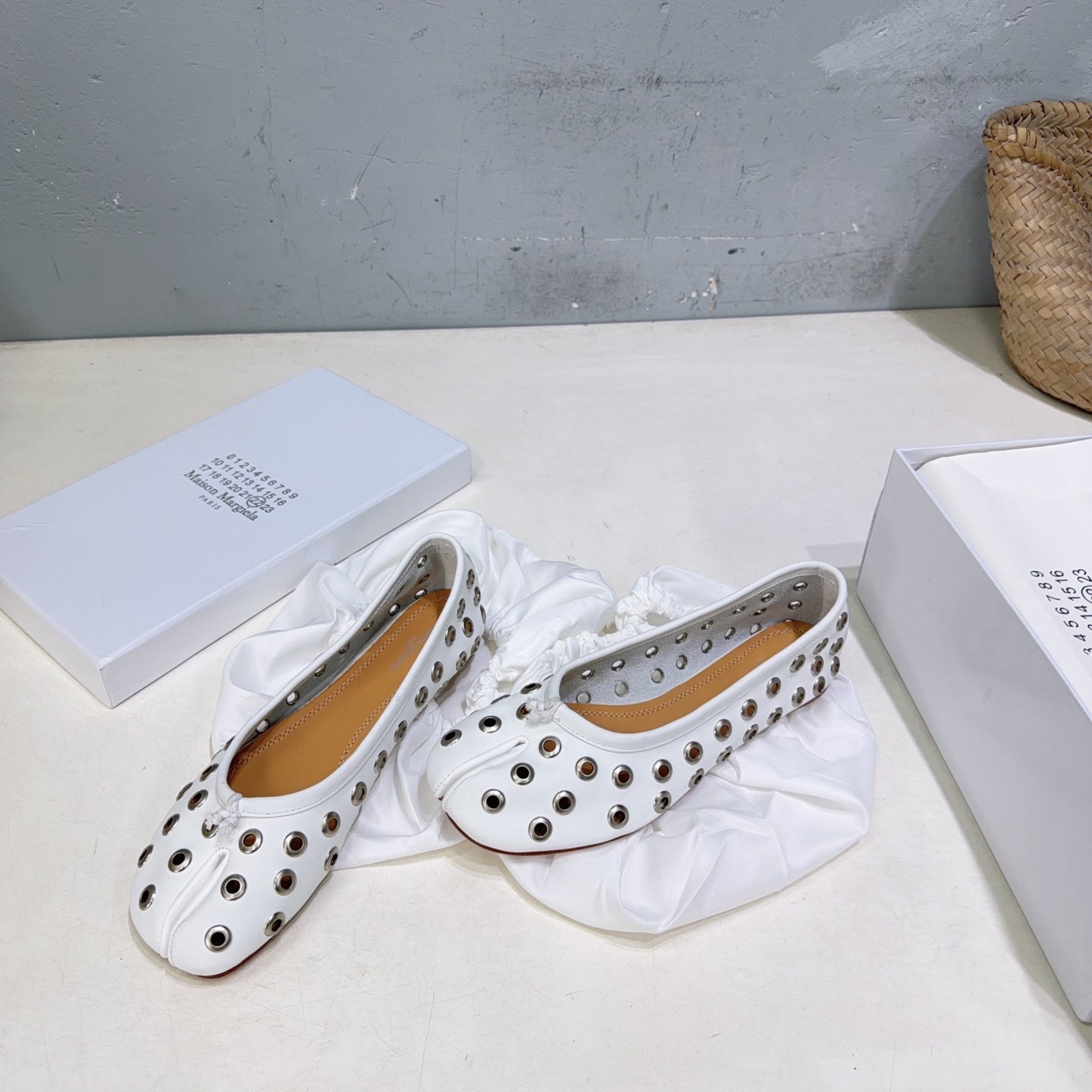 MM6 Bellissima Ballerina Eyelet Details White Cowhide 893696