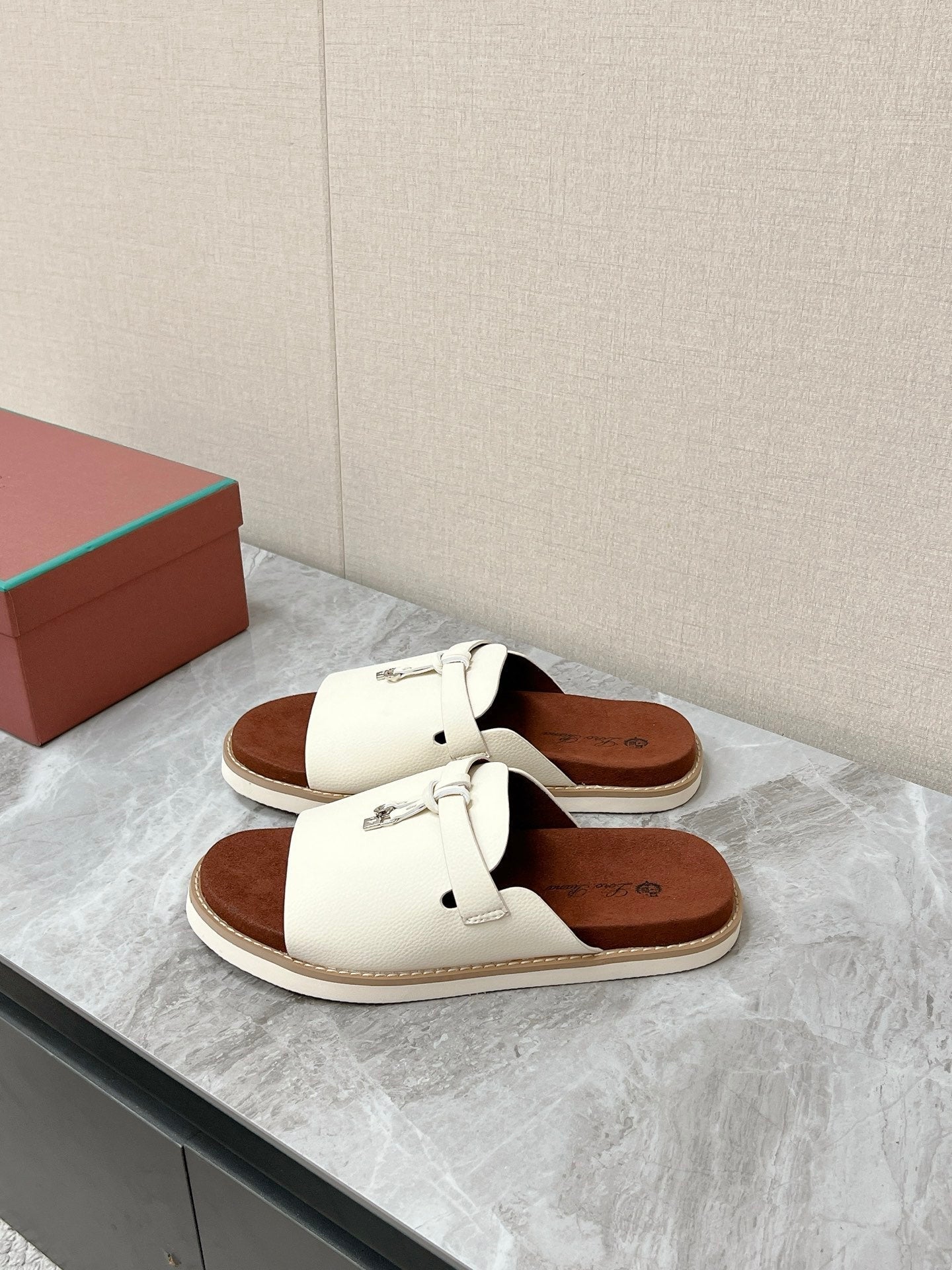 LP 26s Men’s Lock Mule Slides In Cream White Calfskin Silver Hardware