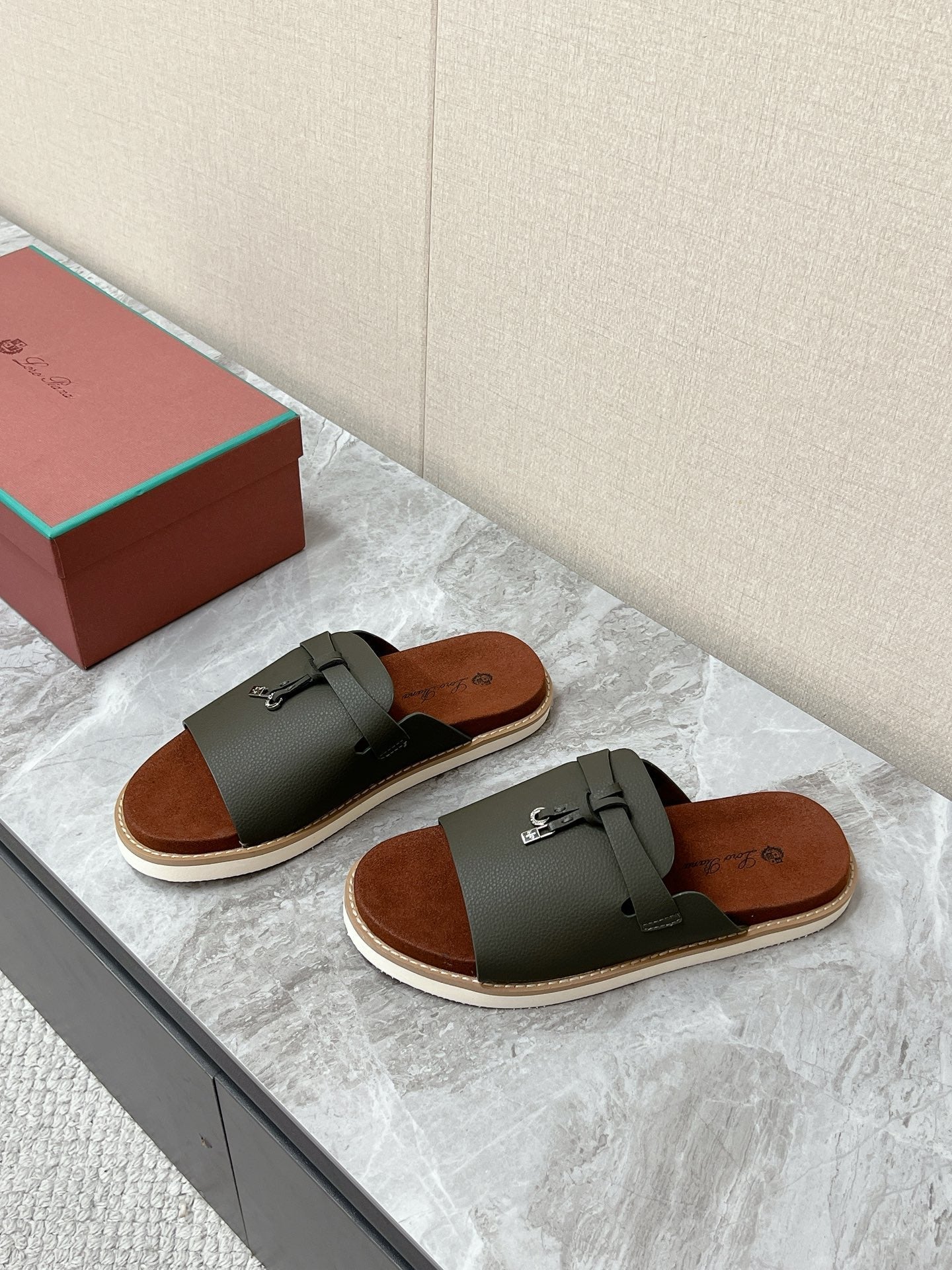 LP 26s Men’s Lock Mule Slides In Olive Green Calfskin Silver Hardware