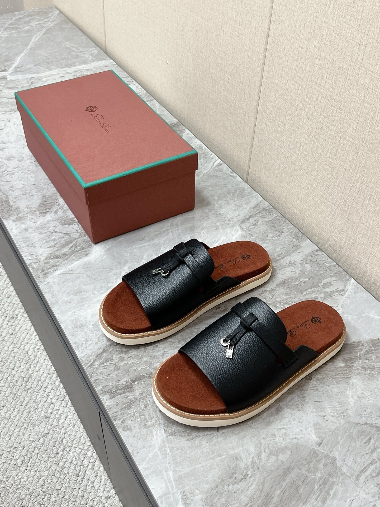 LP 26s Men’s Lock Mule Slides In Black Grained Calfskin Silver Hardware