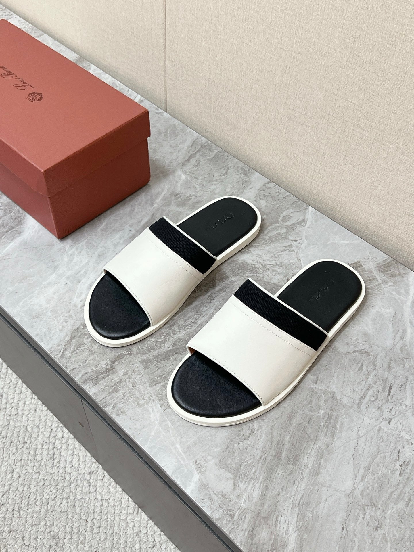 LP 26s Men’s Cutout Slides In Black Calfskin