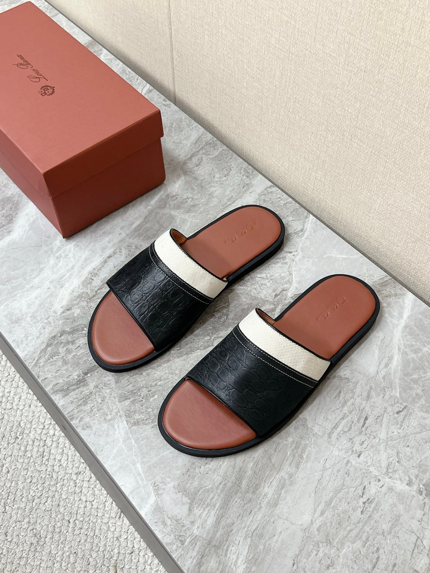 LP 26s Men’s Slides Sandal In Black Grained Calfskin And Ivory White Canvas
