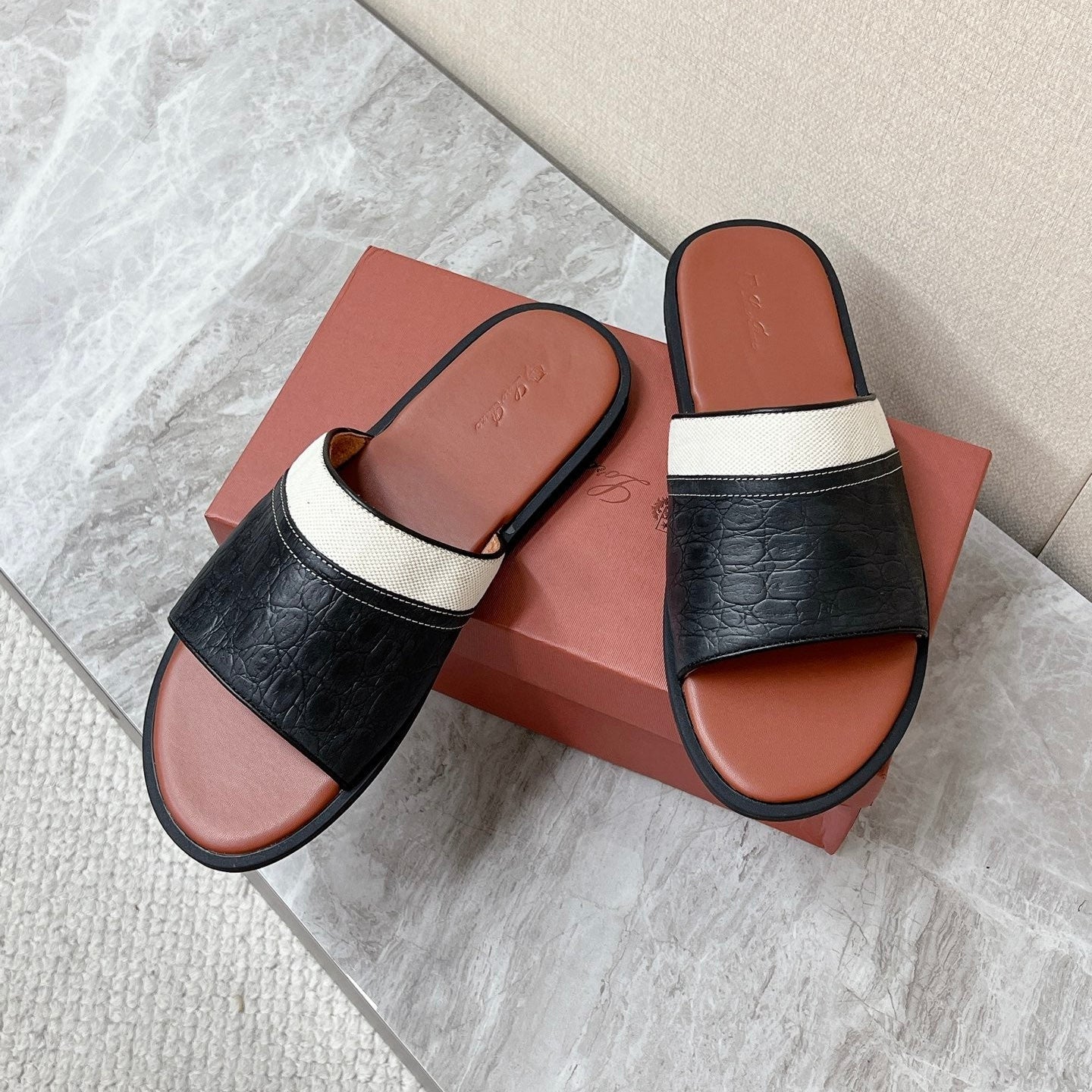 LP 26s Men’s Slides Sandal In Black Grained Calfskin And Ivory White Canvas
