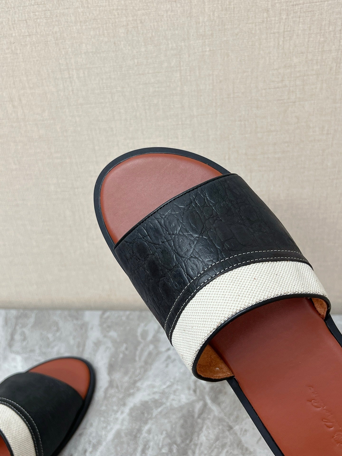 LP 26s Men’s Slides Sandal In Black Grained Calfskin And Ivory White Canvas
