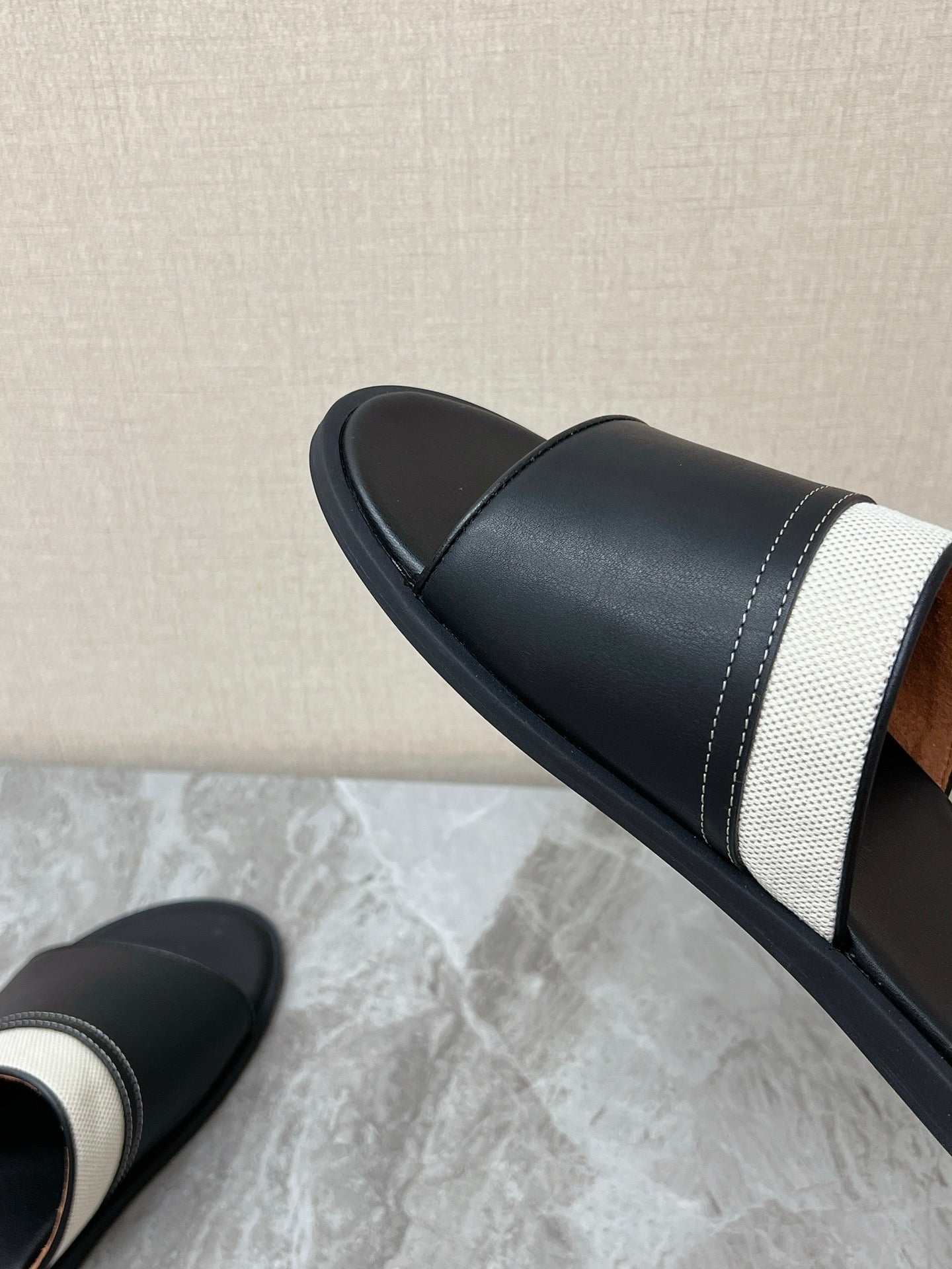 LP 26s Men’s Slides Sandal In Black Calfskin And Ivory White Canvas