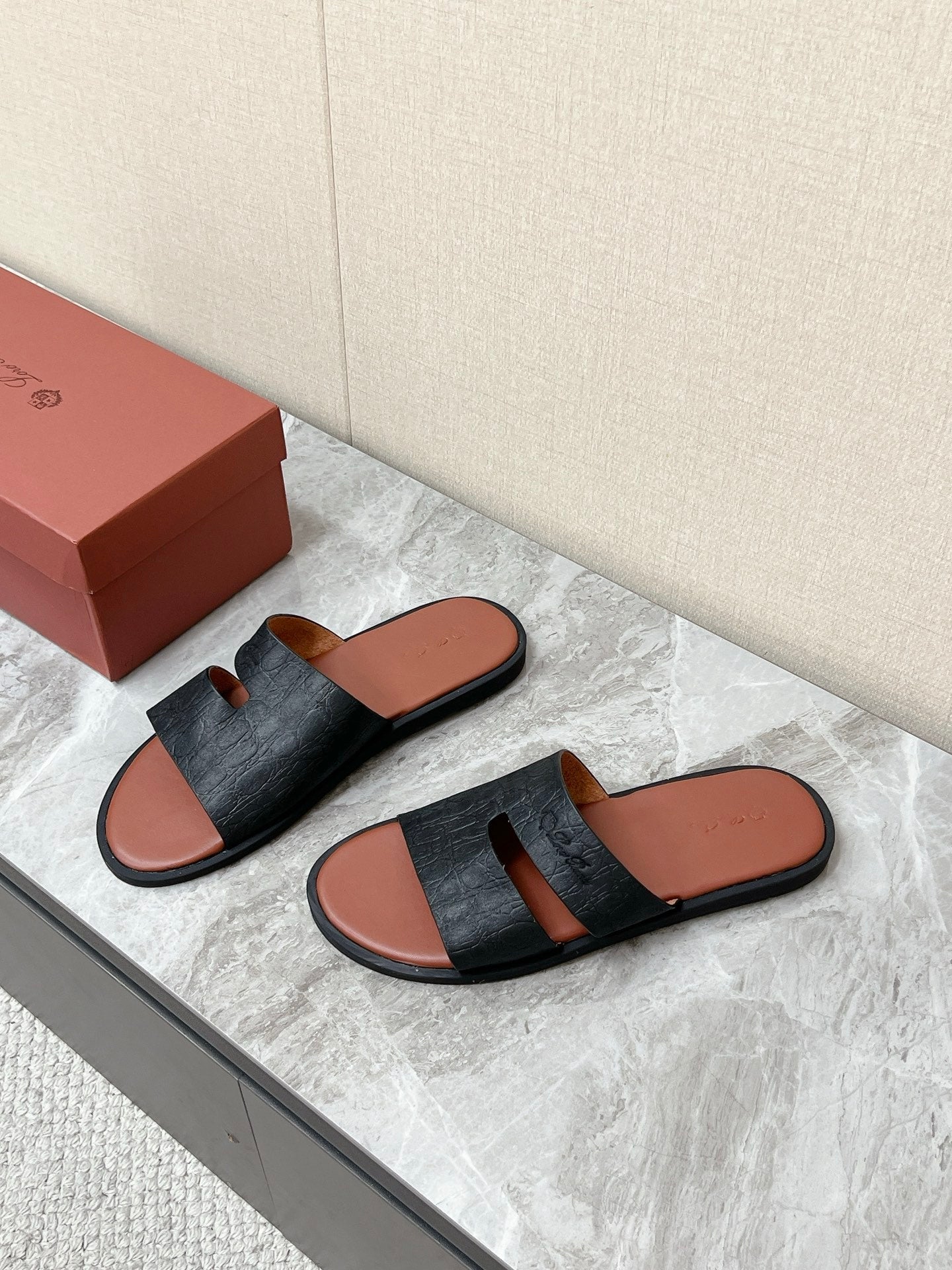 LP 26s Men’s Classic H-Cut Slides In Black Grained Calfskin