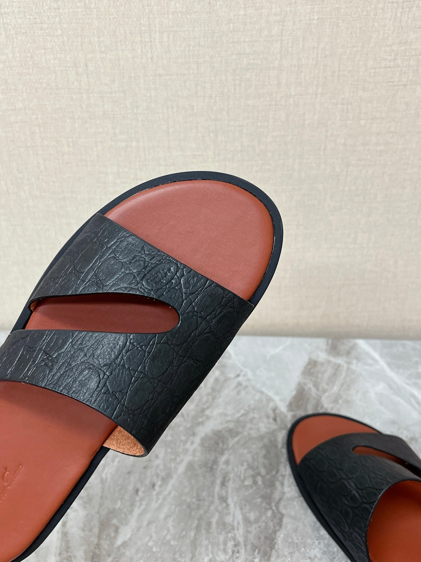 LP 26s Men’s Cutout Slides In Black Grained Calfskin
