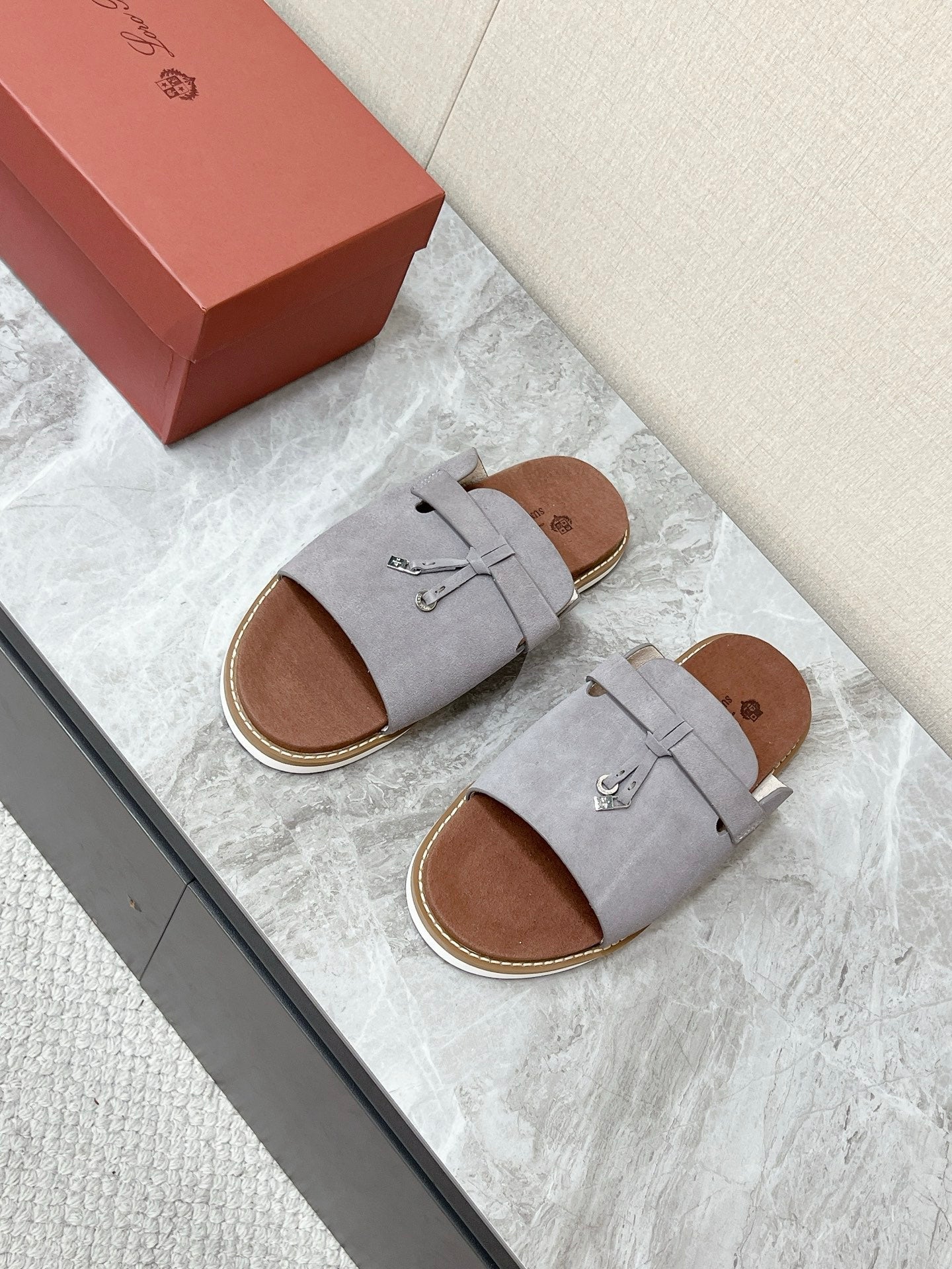 LP 26s Men’s Lock Charm Slides In Grey Suede Silver Hardware