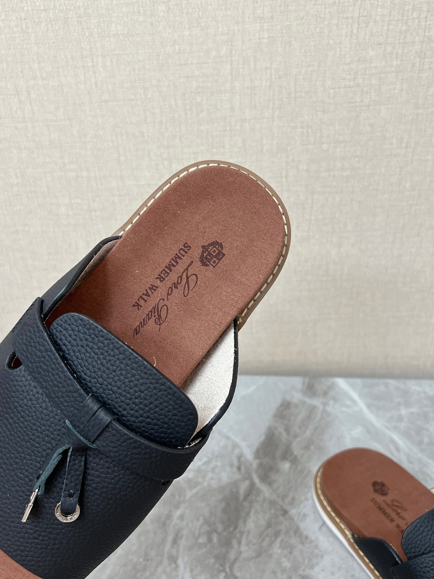 LP 26s Men’s Lock Charm Slides In Black Calfskin Silver Hardware