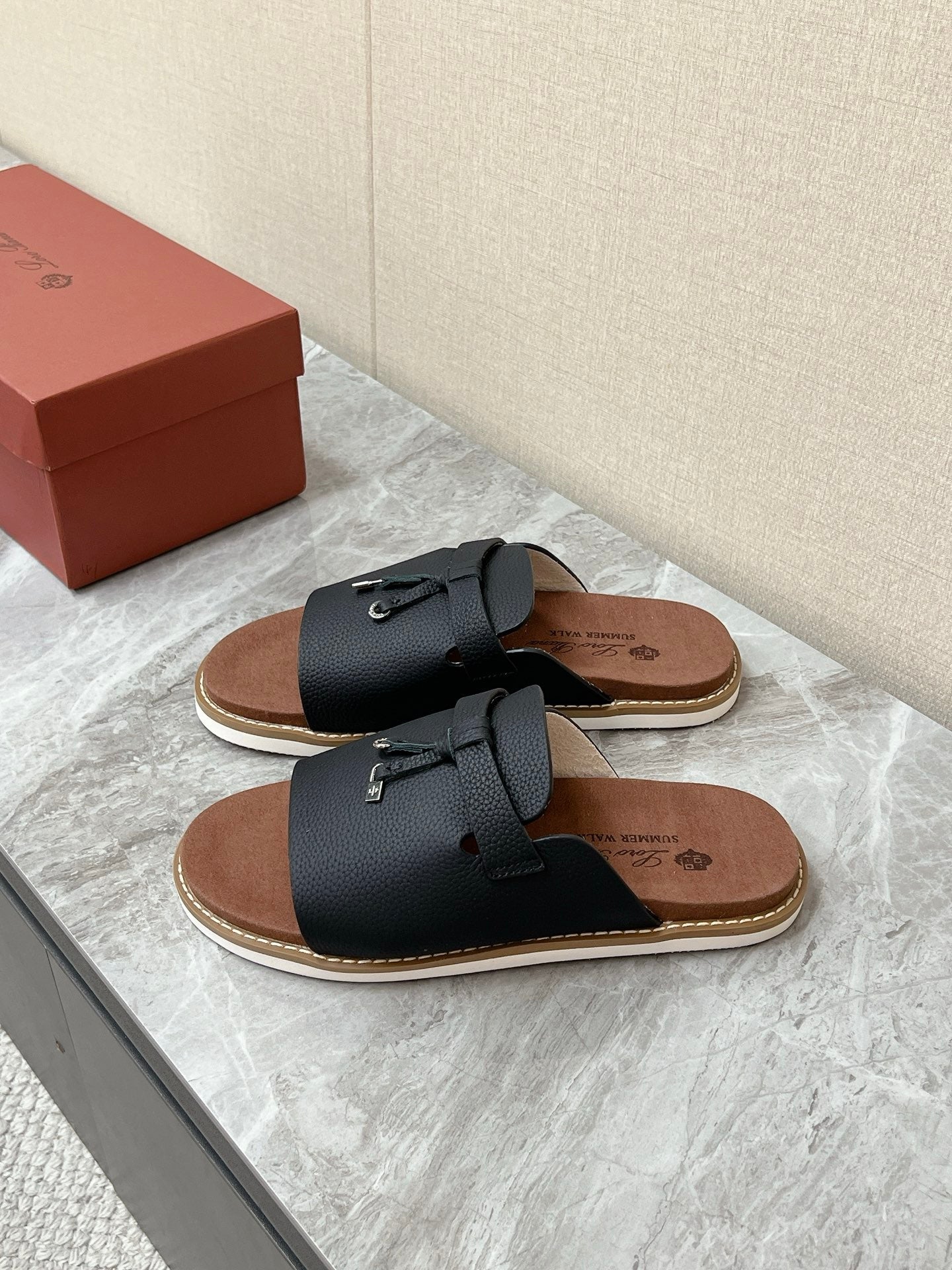 LP 26s Men’s Lock Charm Slides In Black Calfskin Silver Hardware