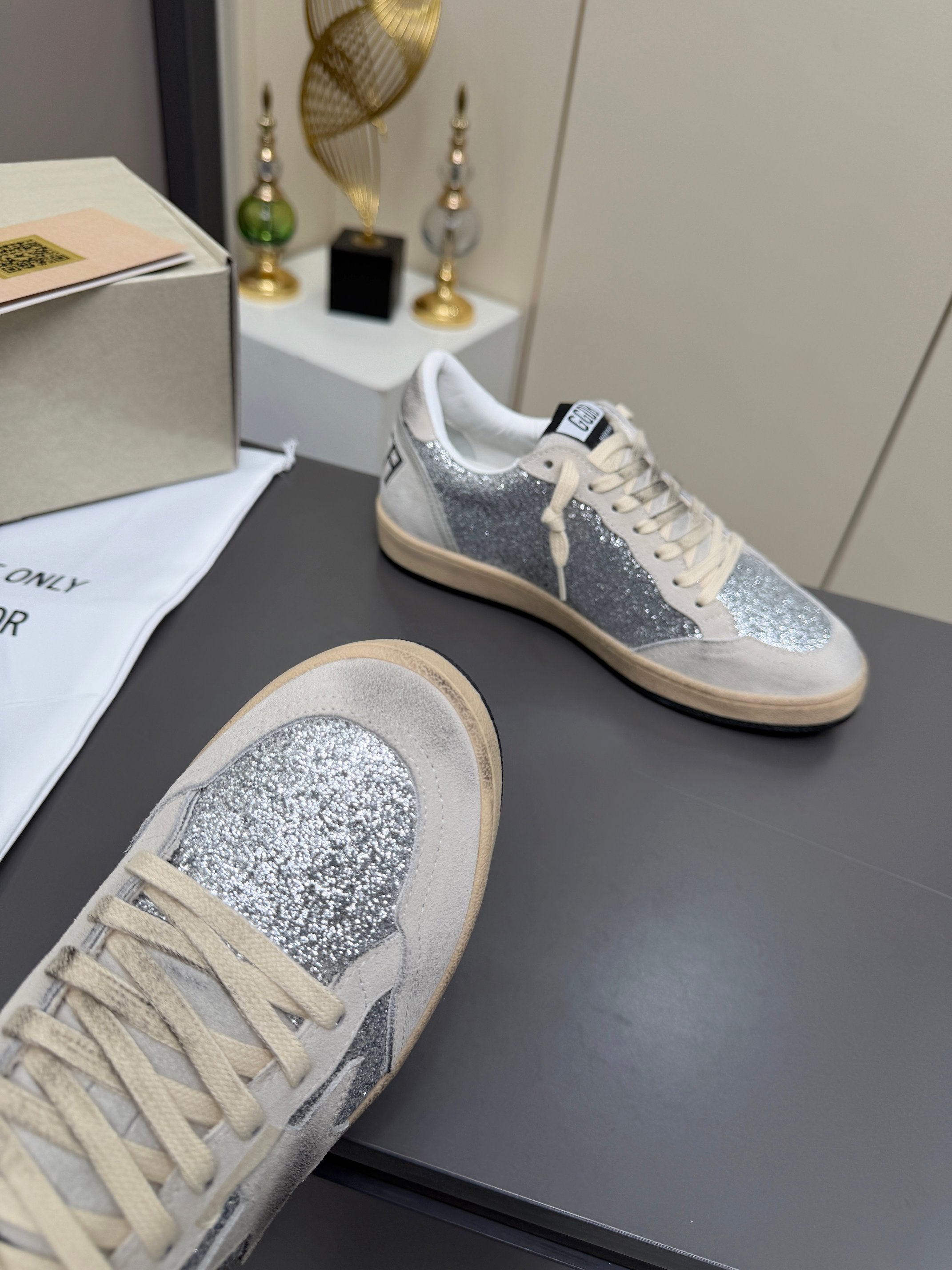 Golden Goose 26s Ball Star Sneakers Sliver Grey Suede Glitter 735899