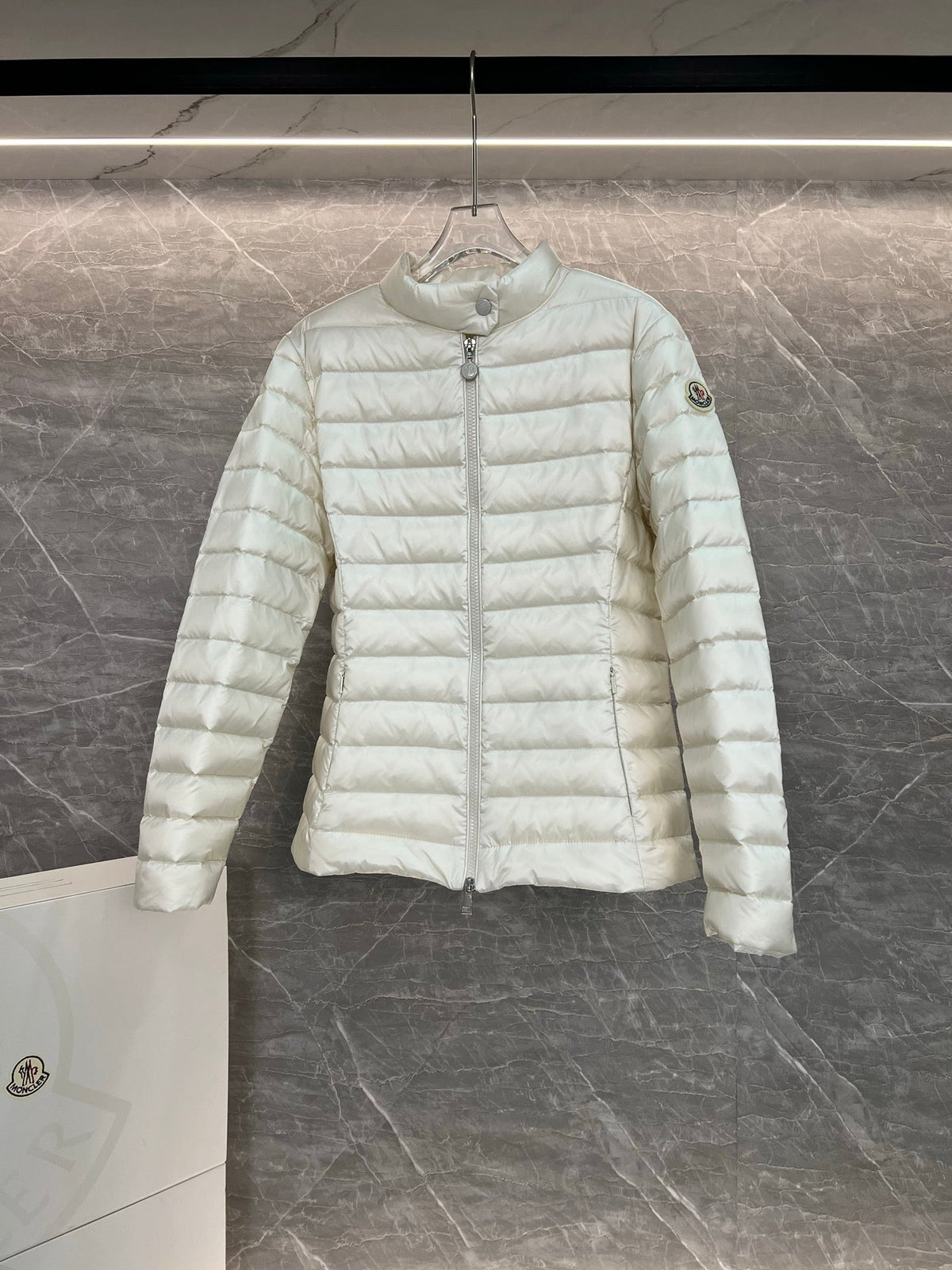 Moncler 26s Jacket Short Down Jacket White Nylon 427804