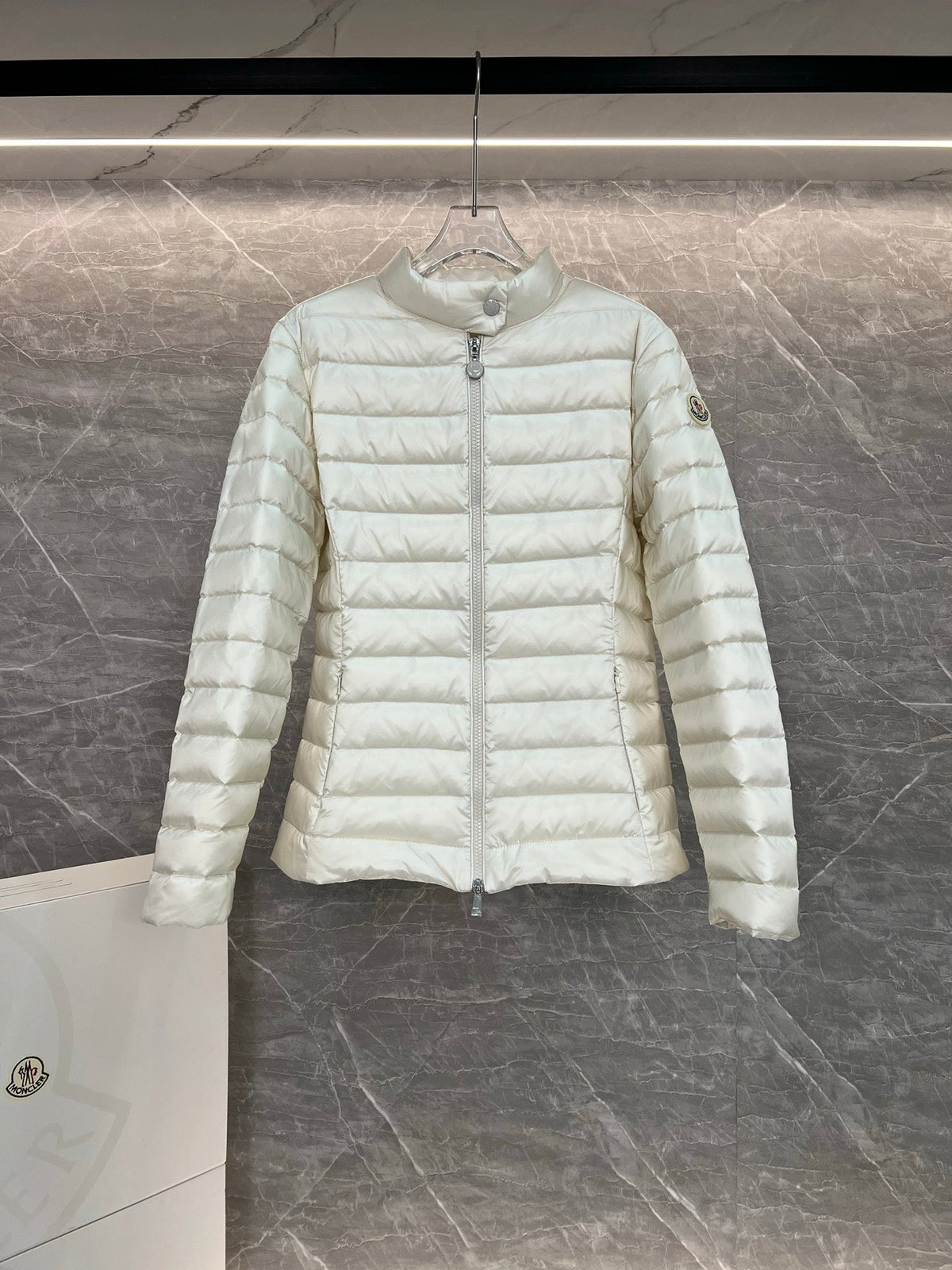 Moncler 26s Jacket Short Down Jacket White Nylon 427804