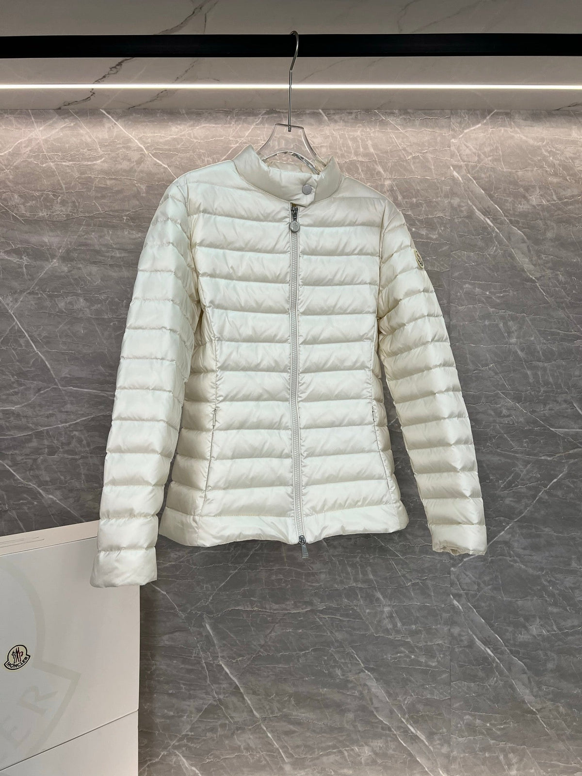 Moncler 26s Jacket Short Down Jacket White Nylon 427804
