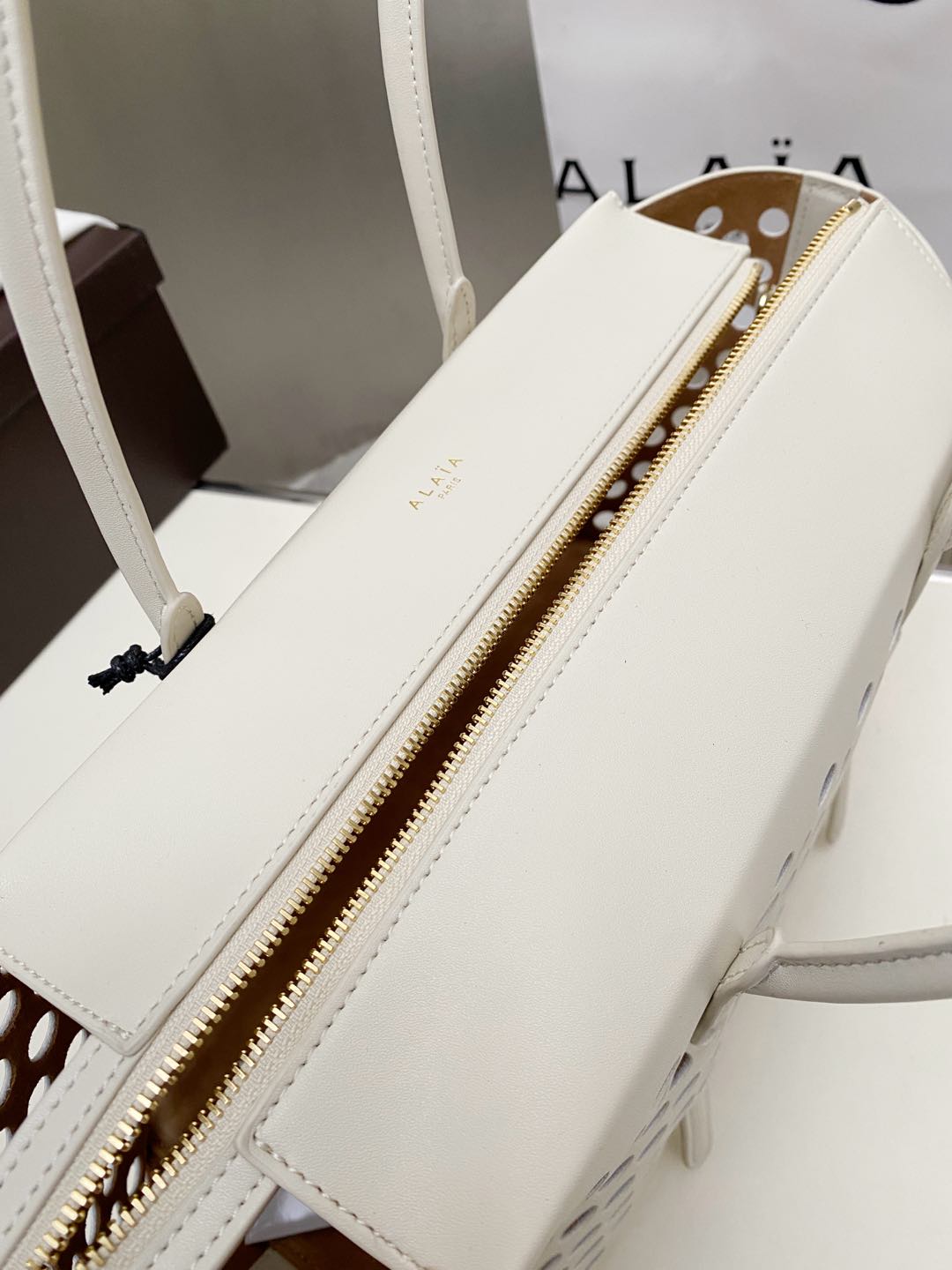 NEO MINA 32 BAG IN WHITE PERFORATED CALFSKIN