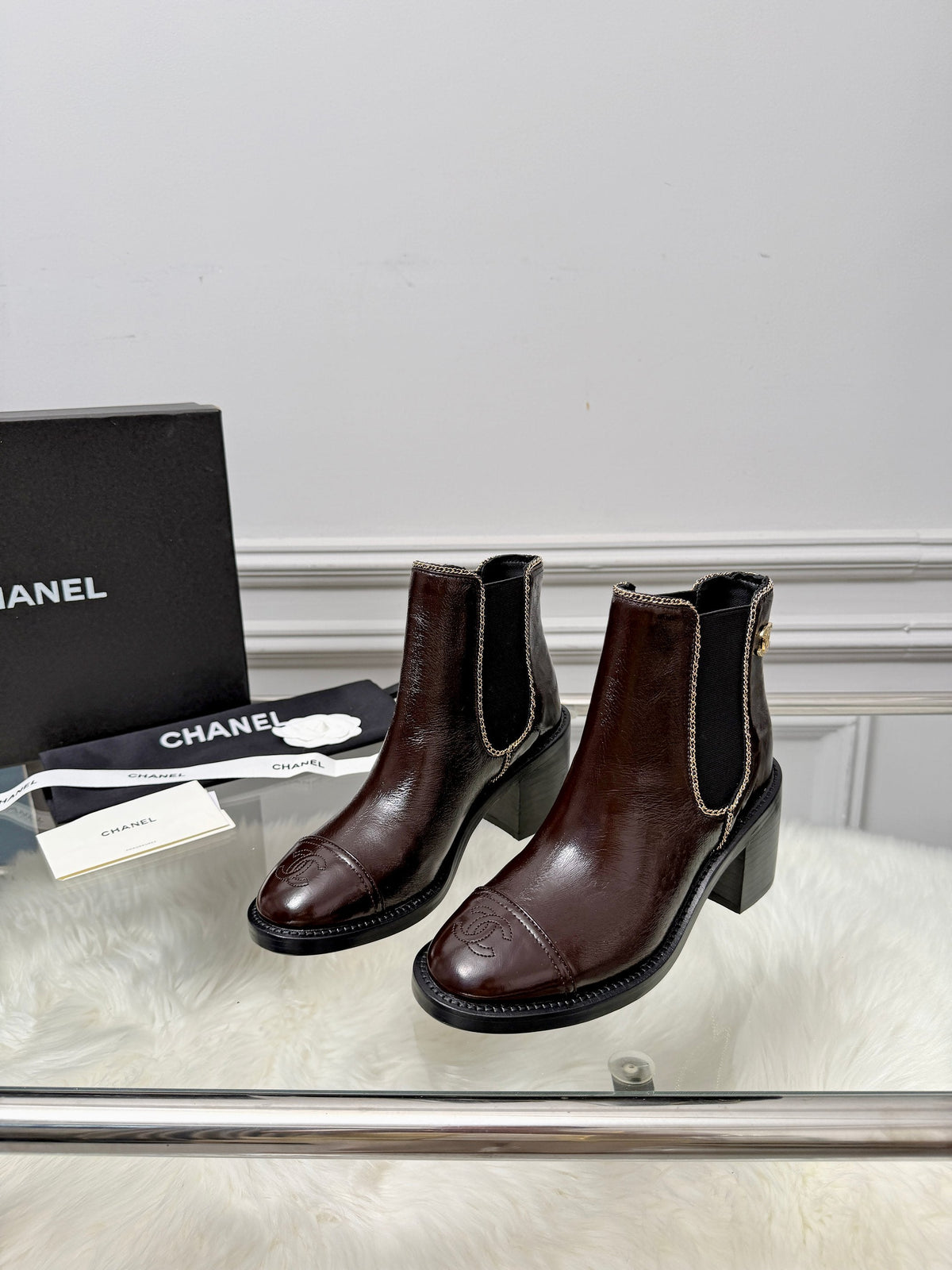 CC 26s Ankle Boots Brown Glossy Leather 101930