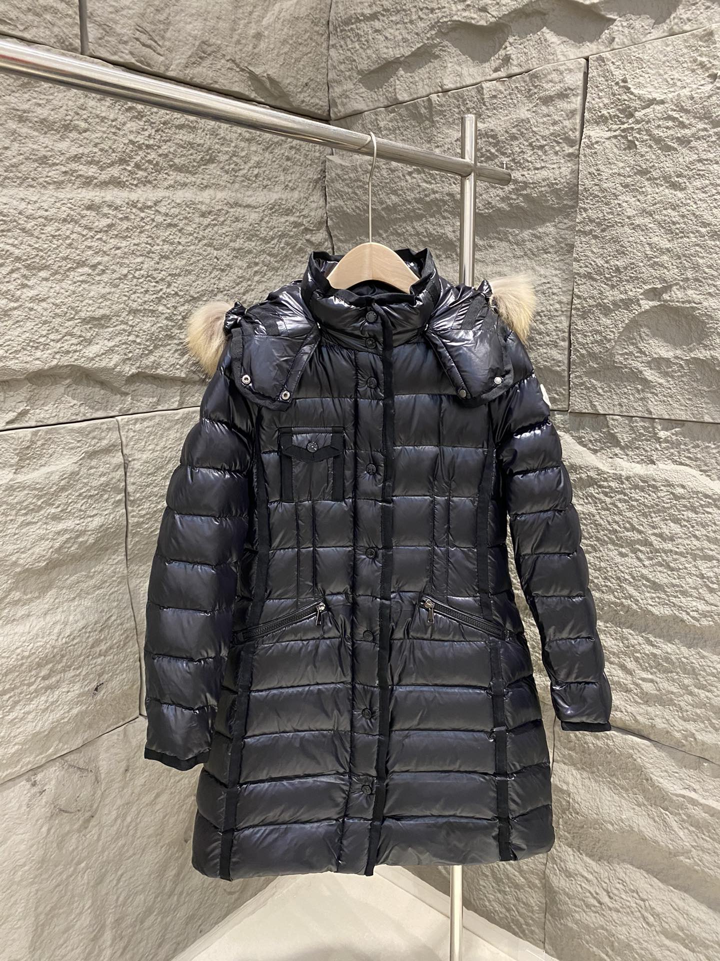 Moncler Puffer Jacket Hood Black Fur 341352