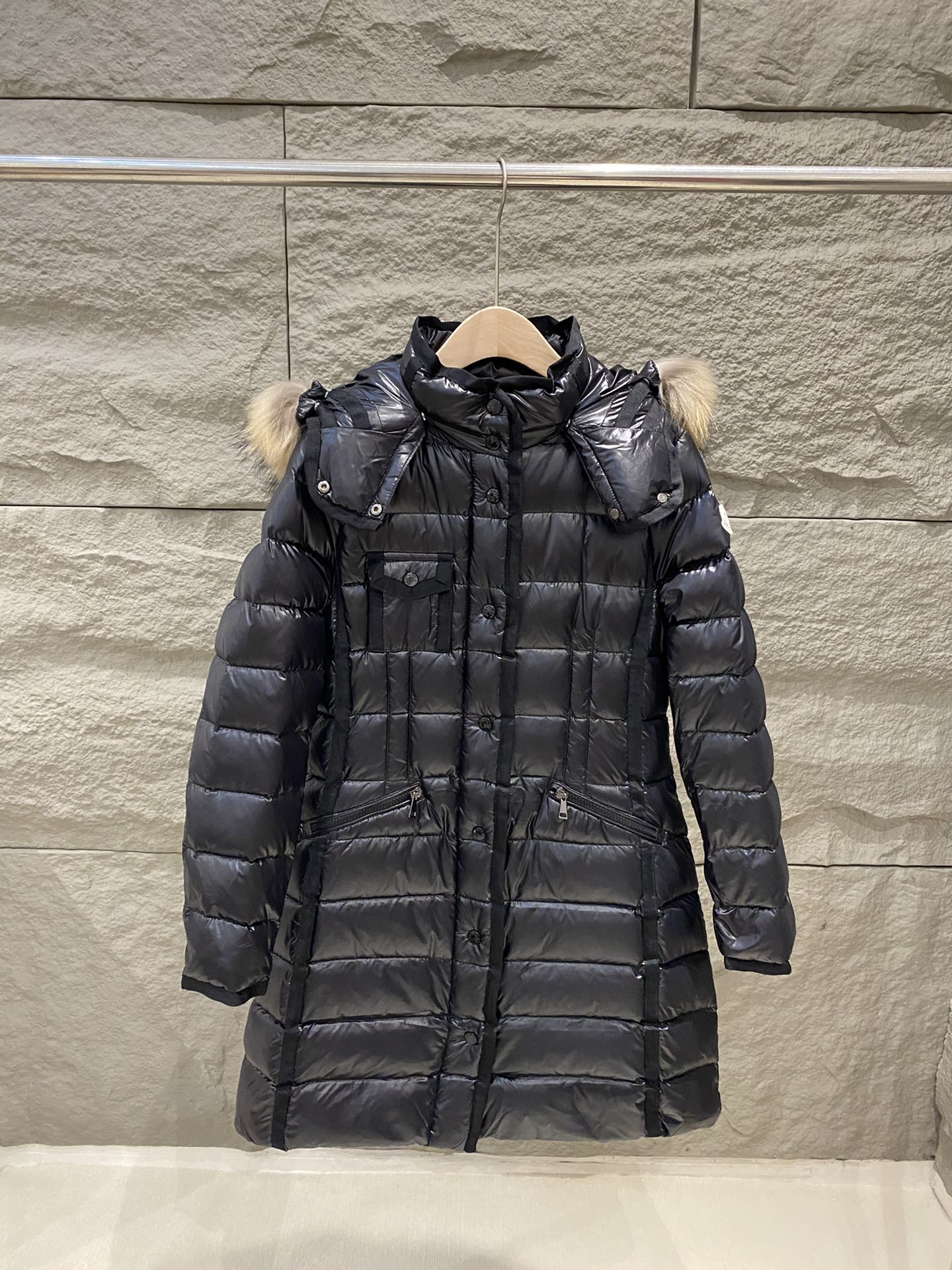 Moncler Puffer Jacket Hood Black Fur 341352