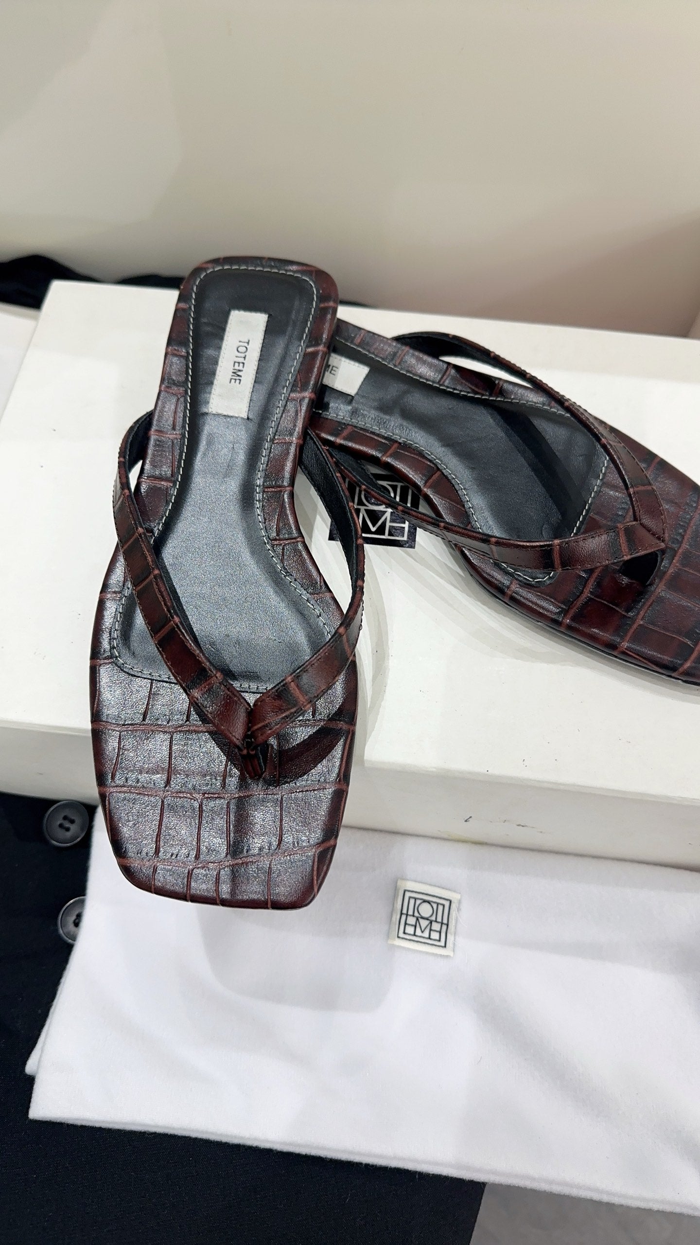 Toteme Thong Sandals Burgundy Croc-Effect Leather 751655