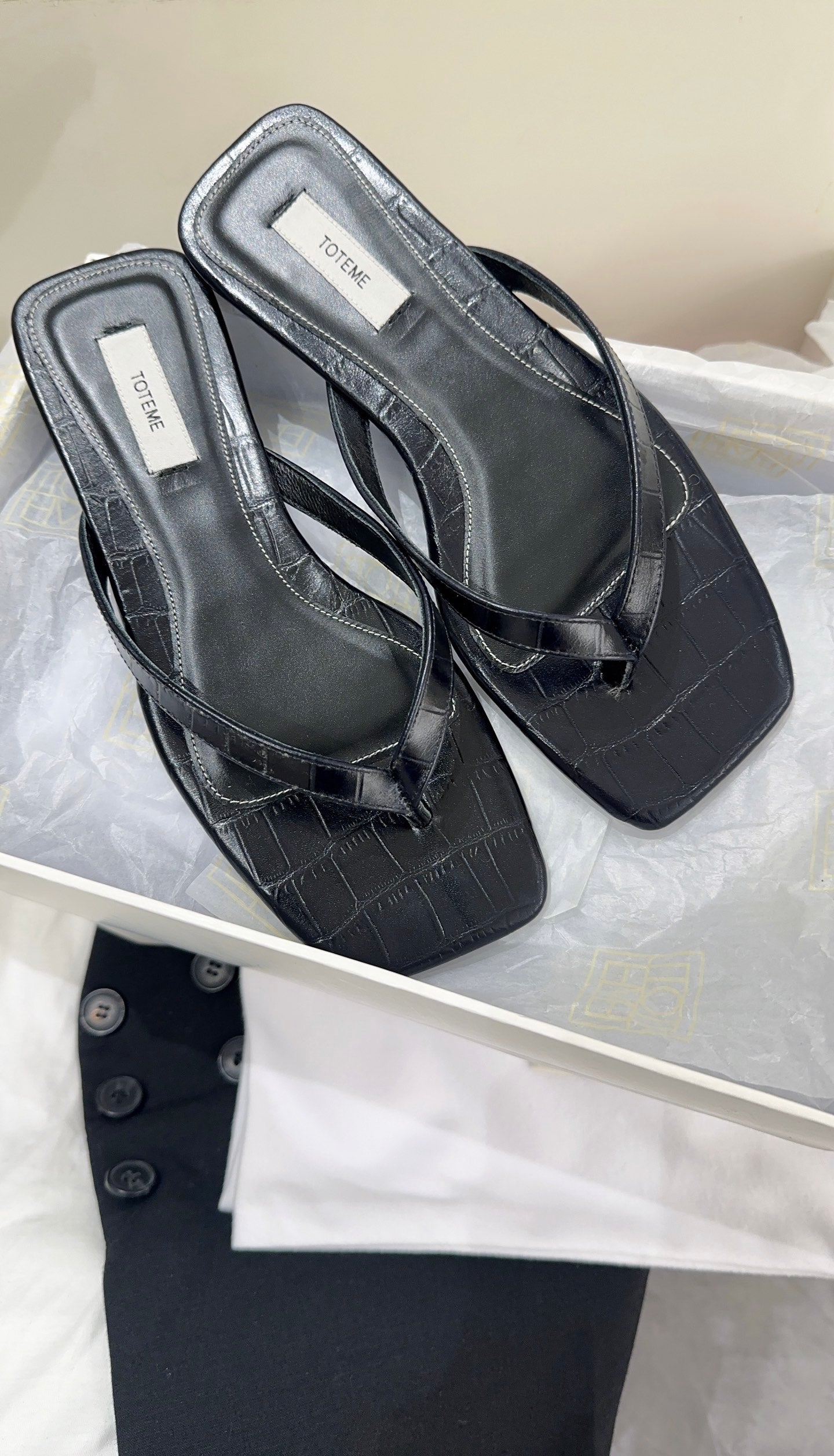 Toteme Thong Sandals Black Croc-Effect Leather 751656