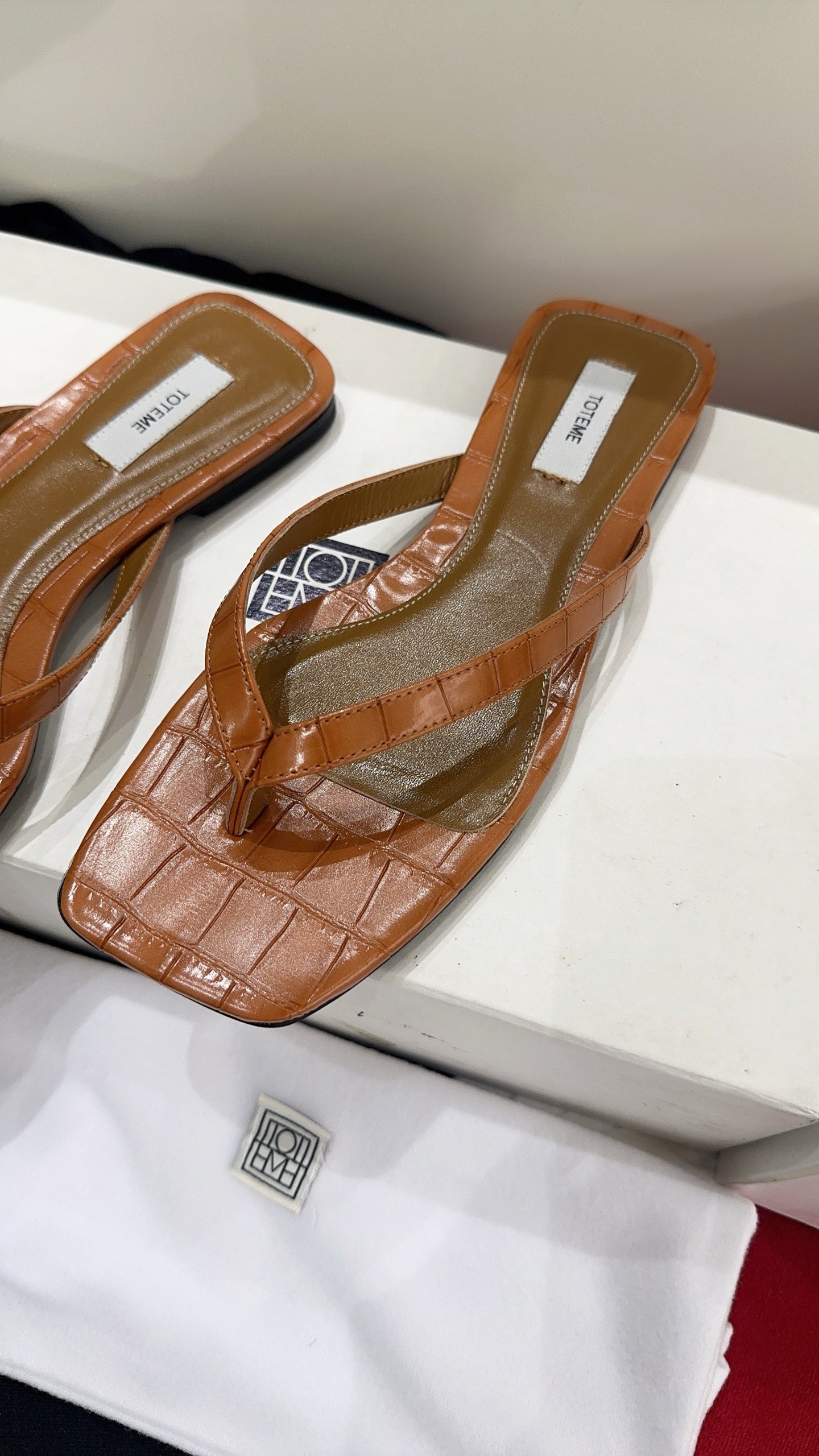 Toteme Thong Sandals Brown Croc-Effect Leather 751660
