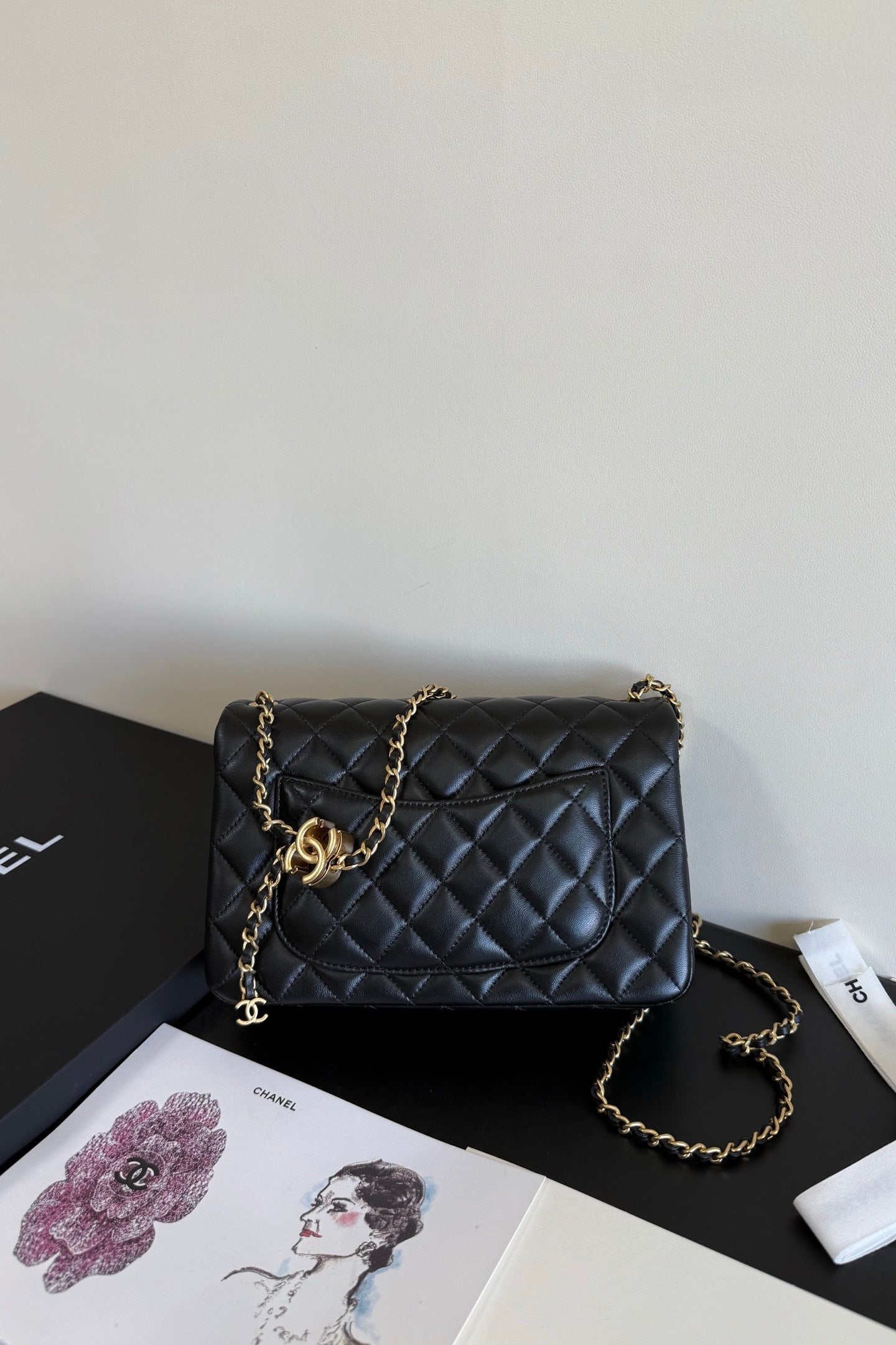 CC Crush Square 23.5cm Black Quilted Leather 282580