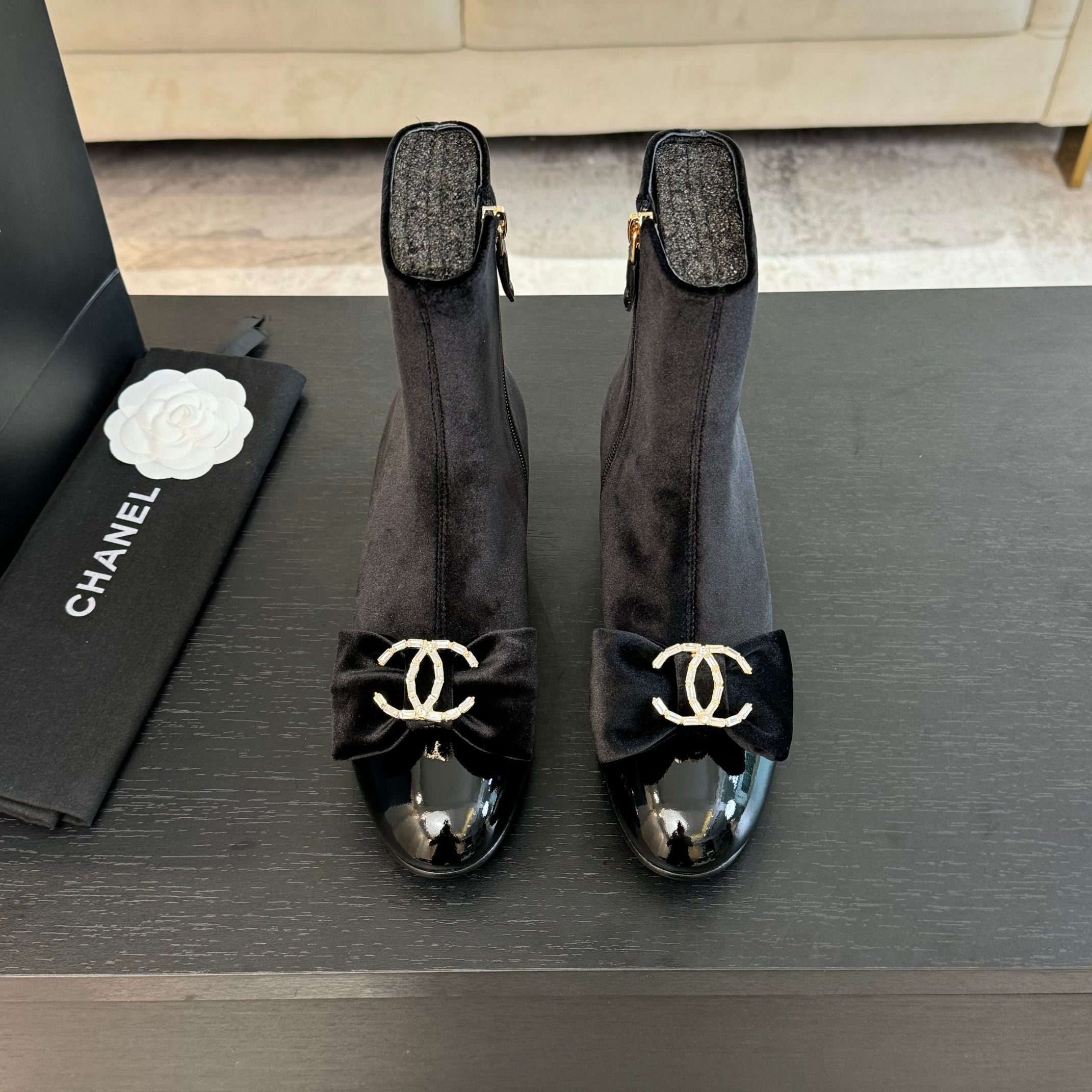 SHORT BOOTS IN BLACK VELVET AND LAMBSKIN