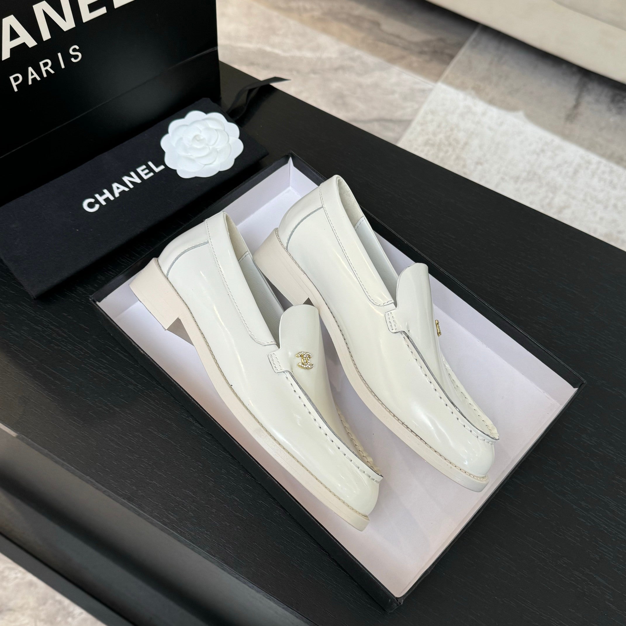 CC 25C Moccasins Ivory Patent Leather