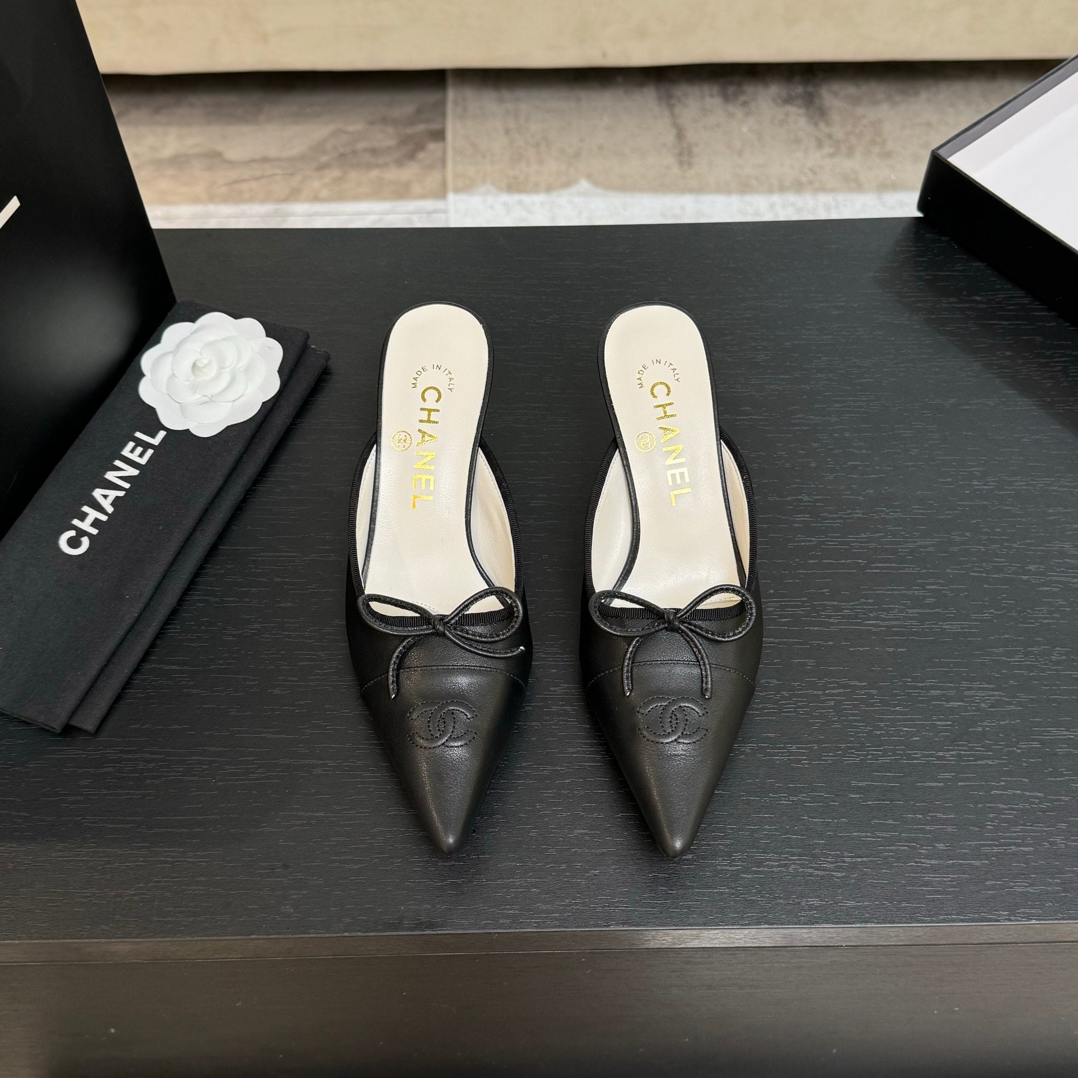 CC 26s Métiers d'Art Pointed-Toe Mule Black Sheepskin 700616