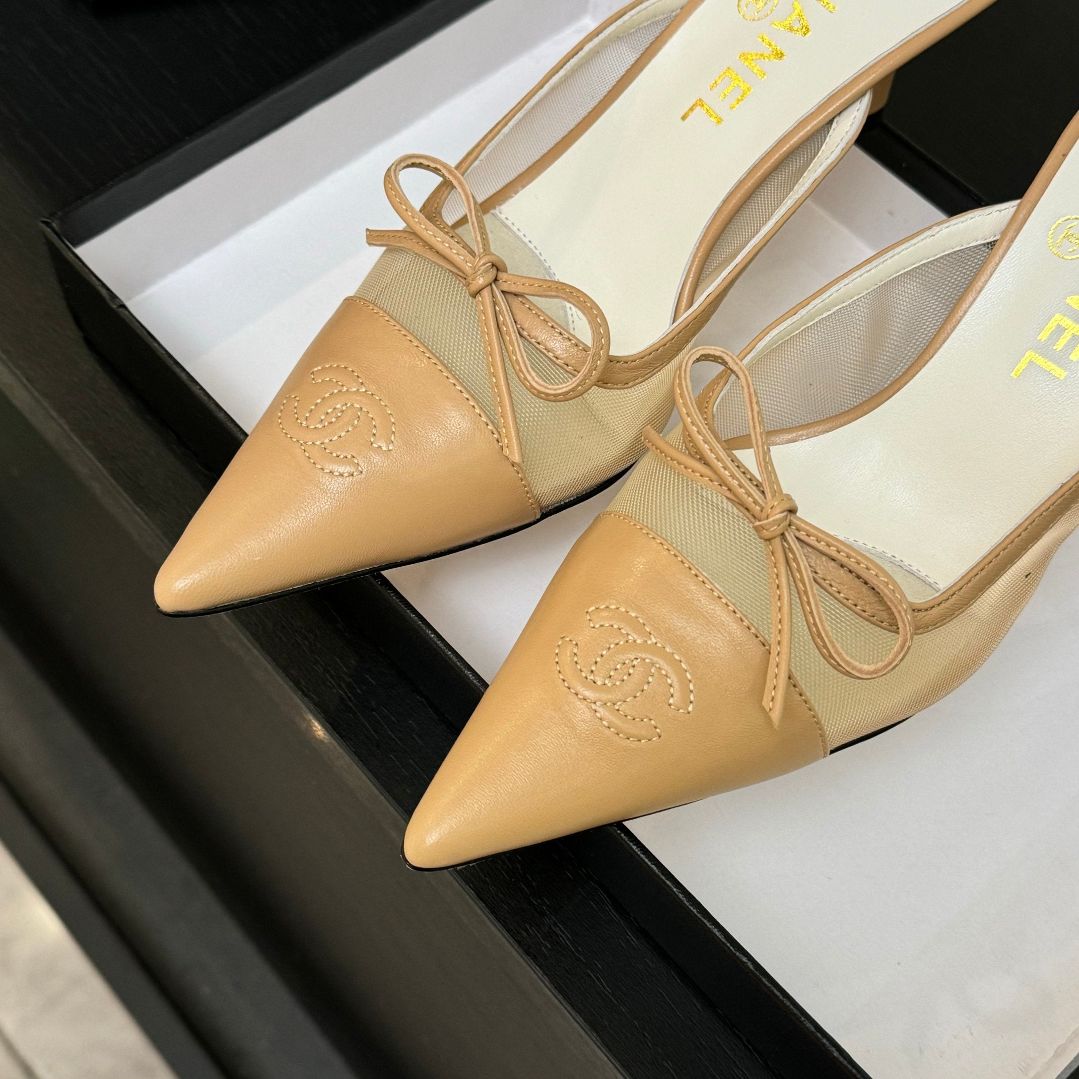 CC 26s Métiers d'Art Pointed-Toe Mule Beige Mesh Sheepskin 700622
