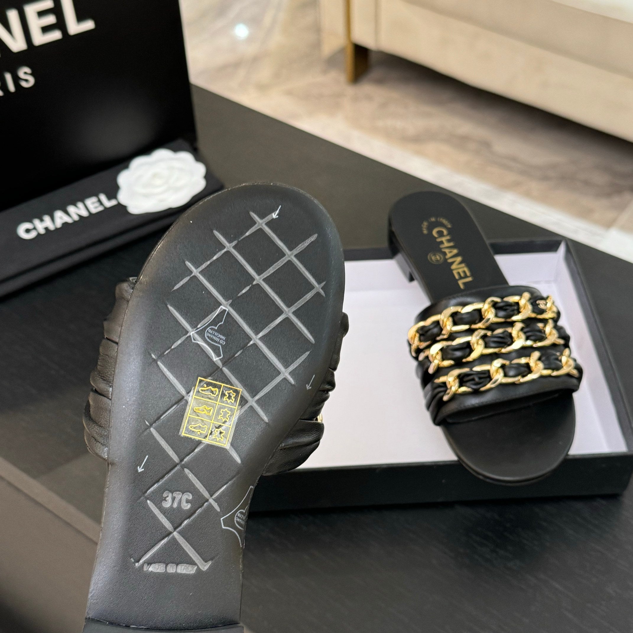 CC 25B Flat Mule Sandals Black Sheepskin With Chain 373814