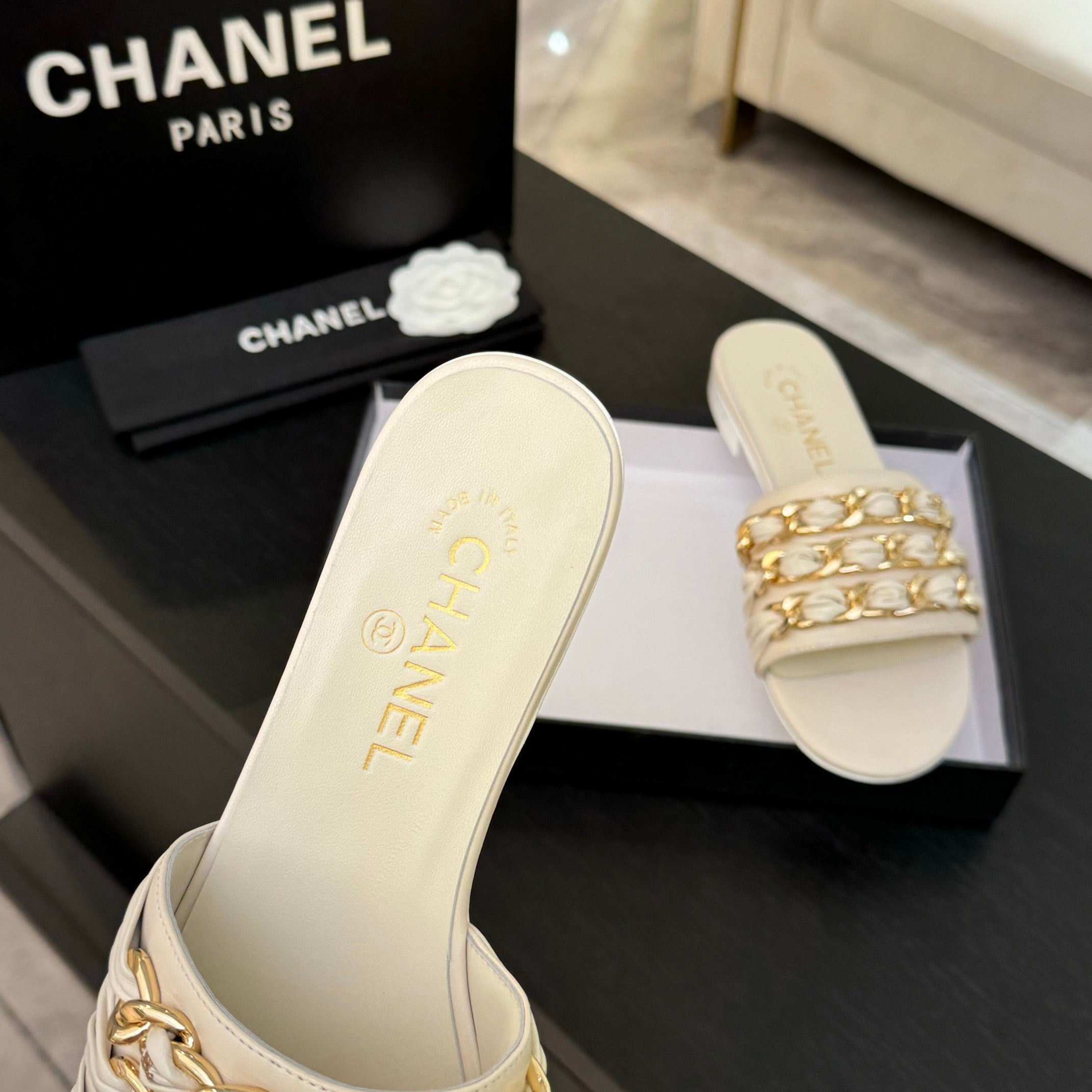 CC 25B Flat Mule Sandals Ivory Sheepskin With Chain 373815