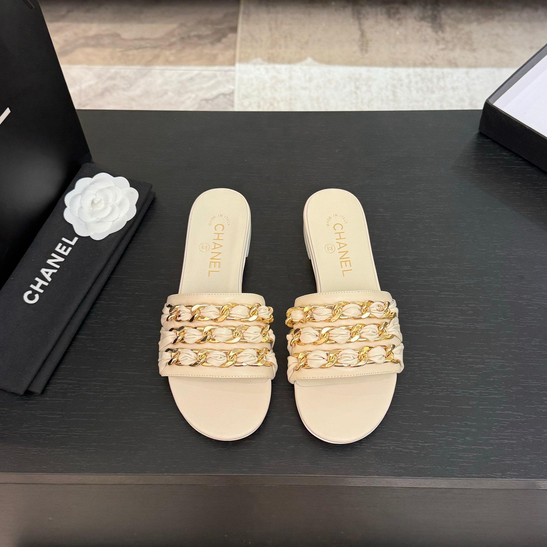 CC 25B Flat Mule Sandals Ivory Sheepskin With Chain 373815