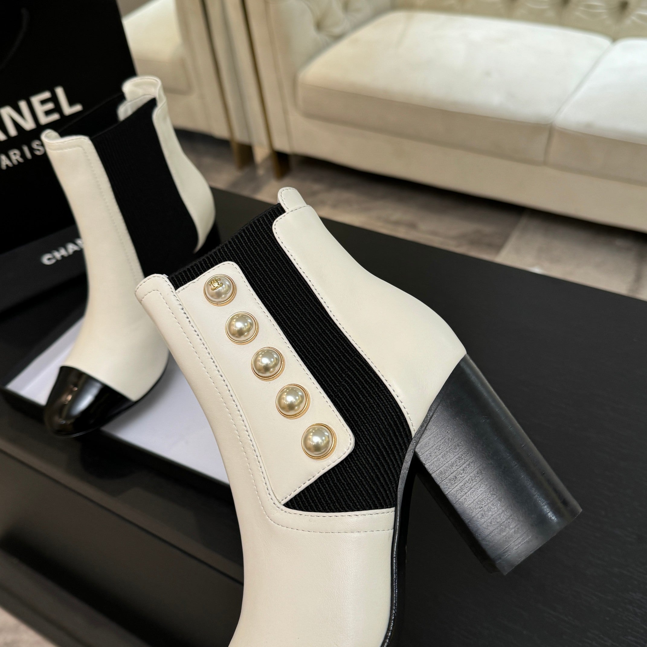 CC 25K FW Ankle Boots With Pearl 90mm White Sheepskin 528383