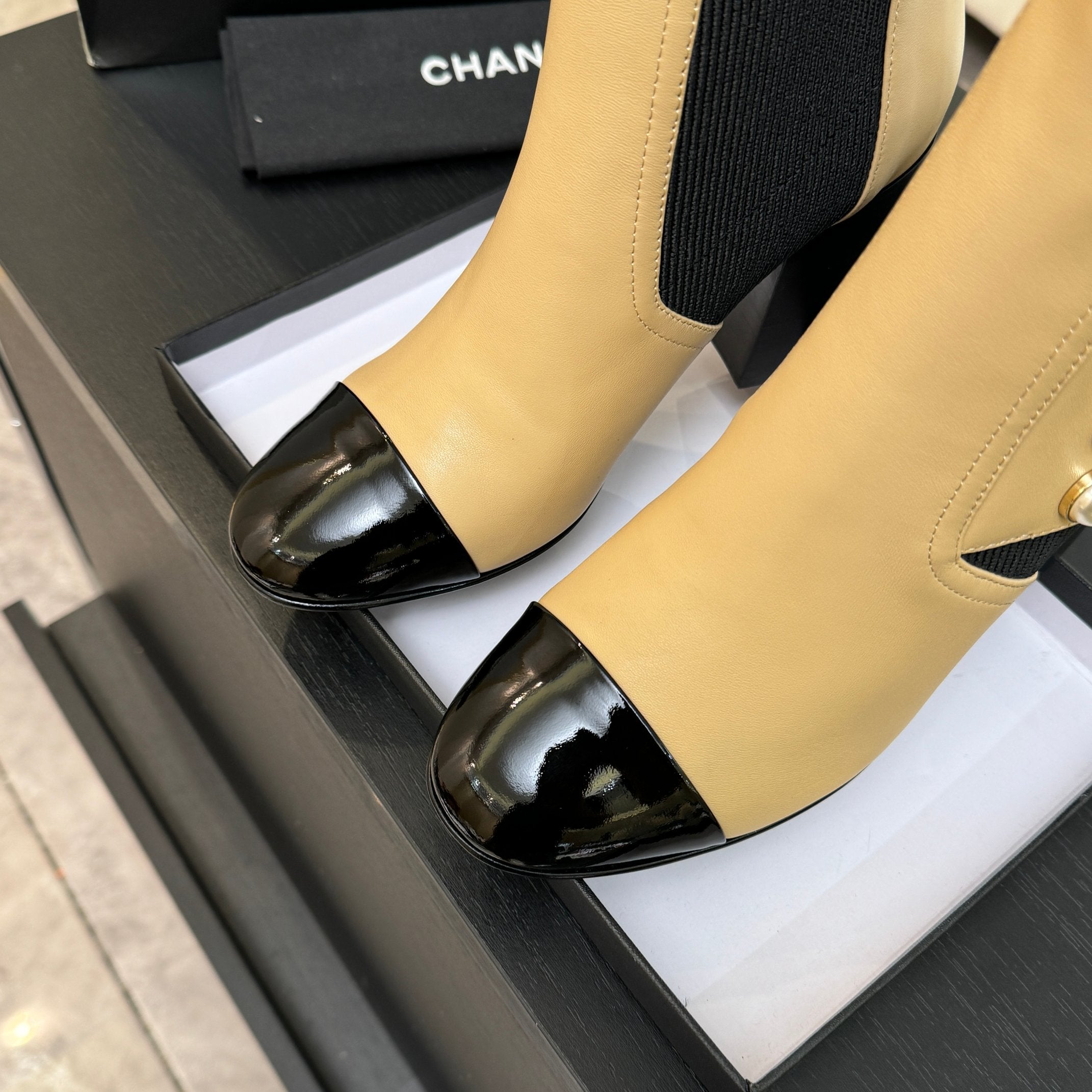 CC 25K FW Ankle Boots With Pearl 90mm Beige Sheepskin 528385