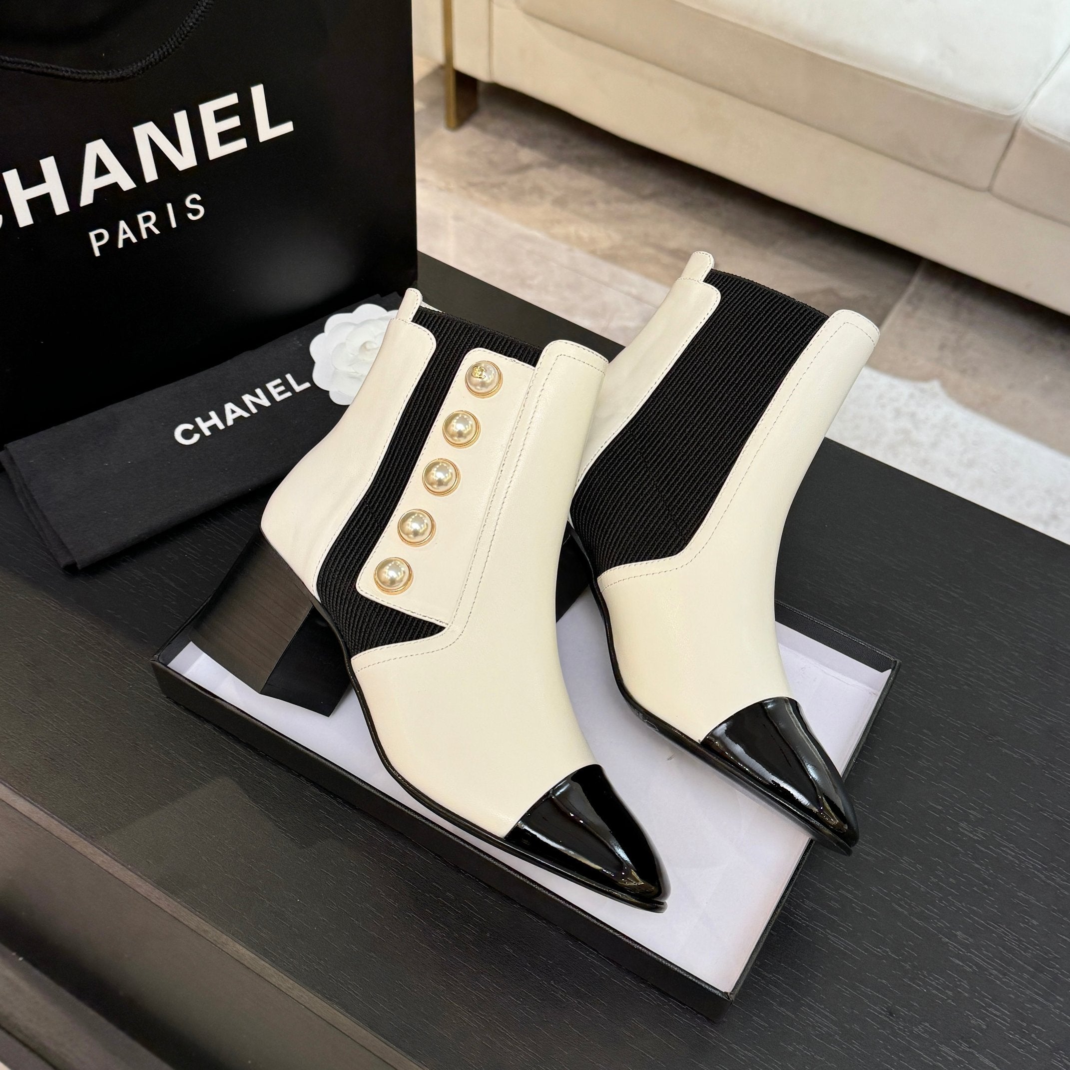 CC 25K FW Ankle Boots With Pearl 60mm White Sheepskin 528387