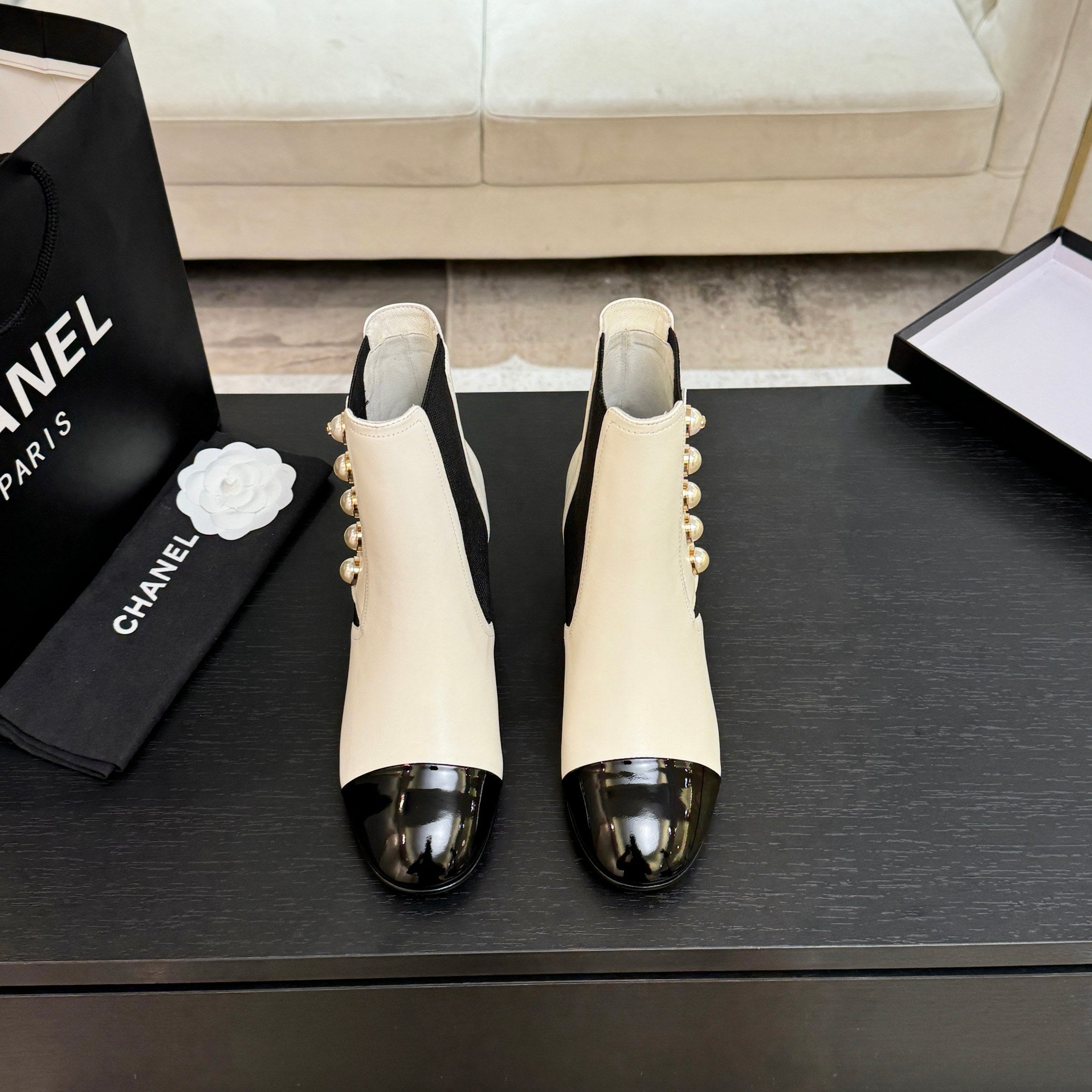 CC 25K FW Ankle Boots With Pearl 60mm White Sheepskin 528387