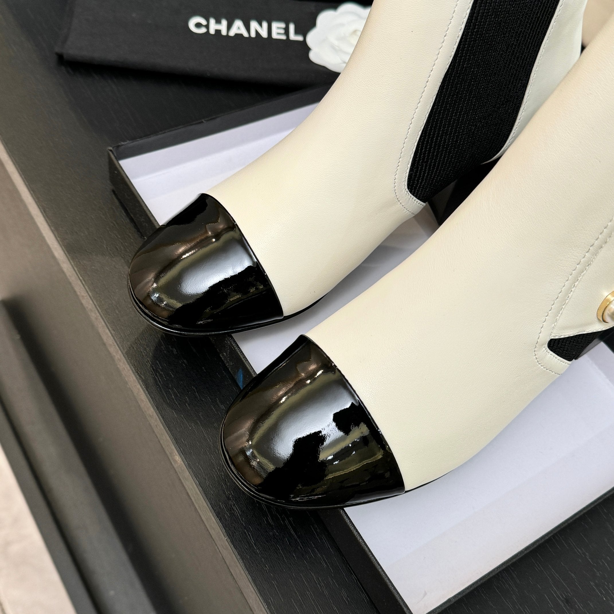 CC 25K FW Ankle Boots With Pearl 60mm White Sheepskin 528387