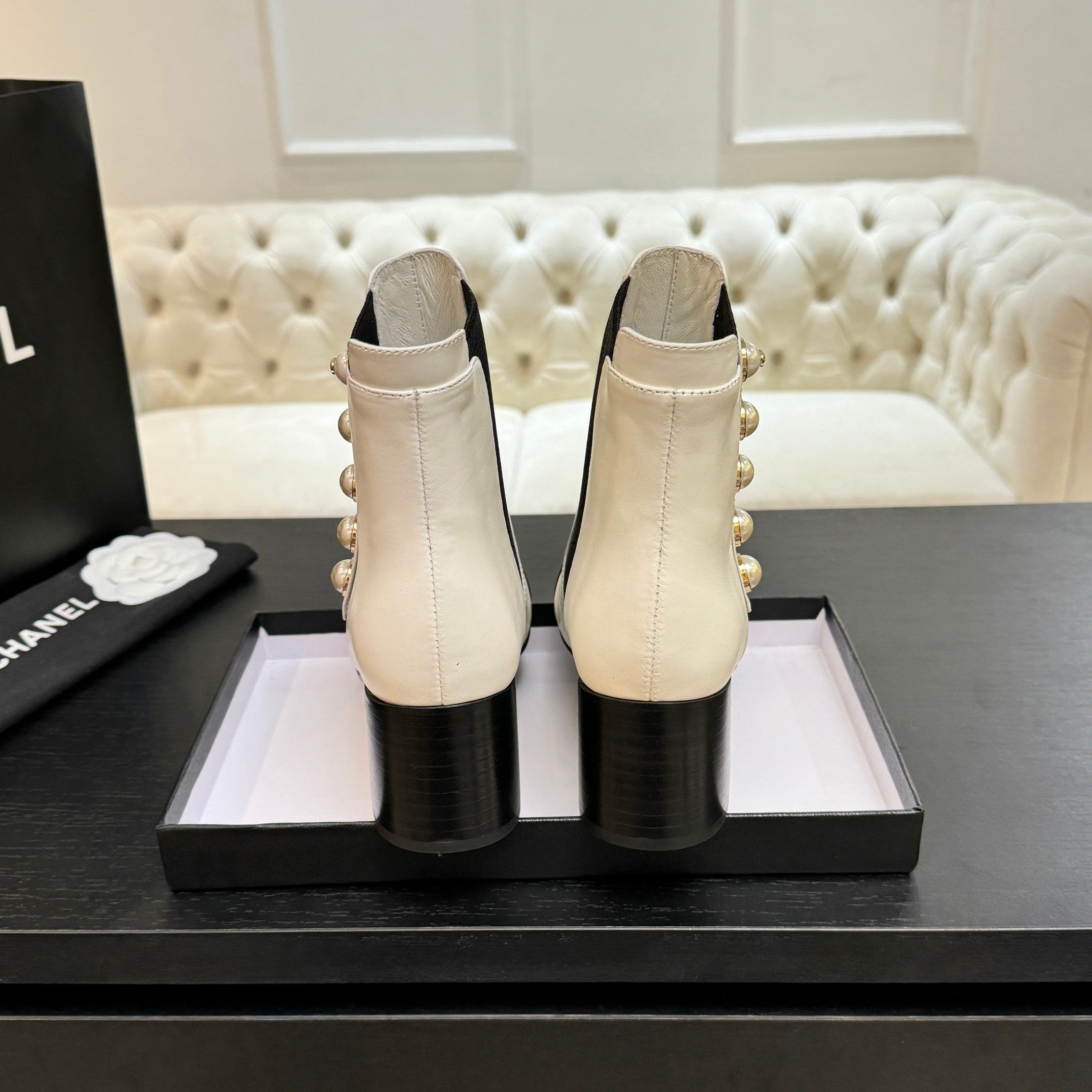 CC 25K FW Ankle Boots With Pearl 60mm White Sheepskin 528387