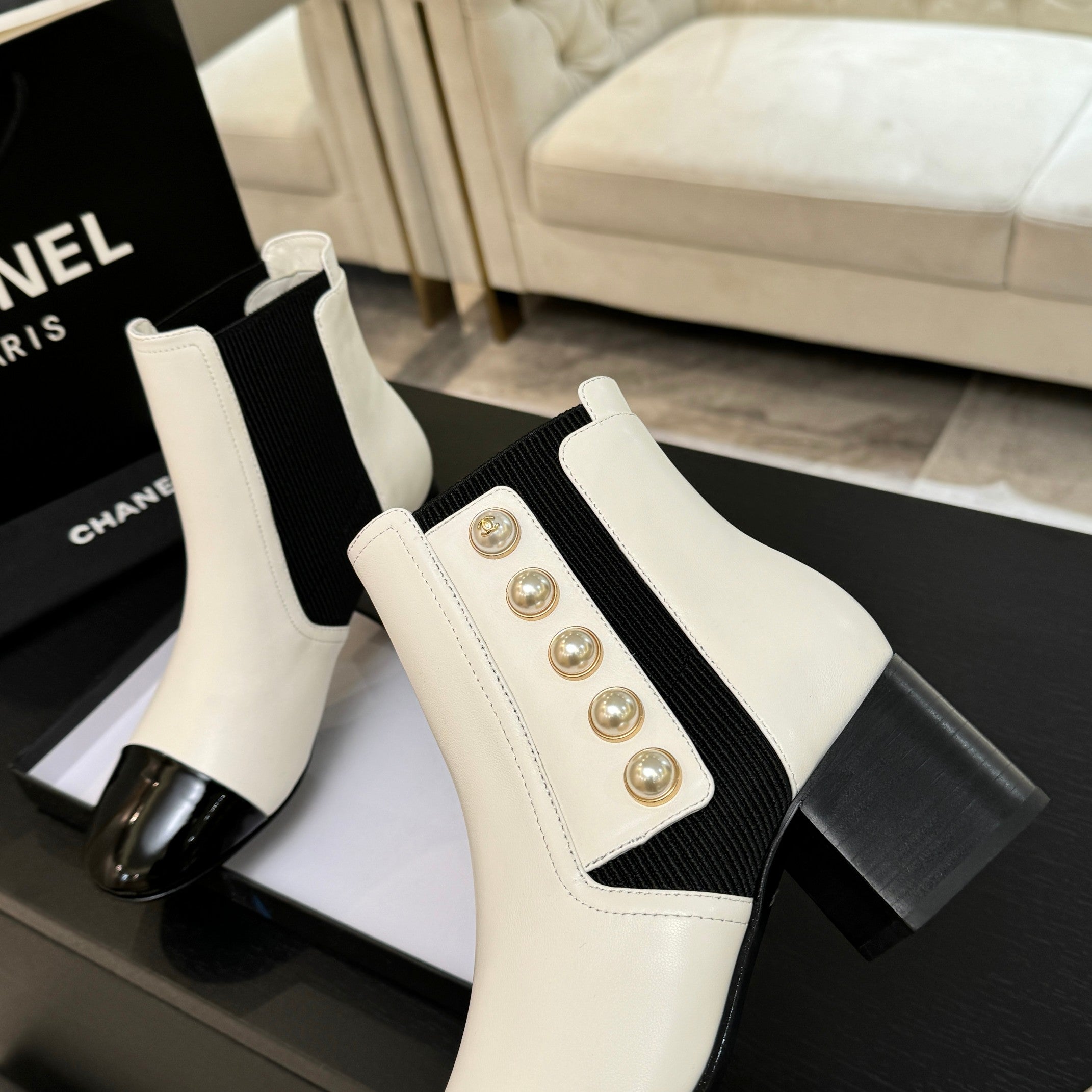 CC 25K FW Ankle Boots With Pearl 60mm White Sheepskin 528387