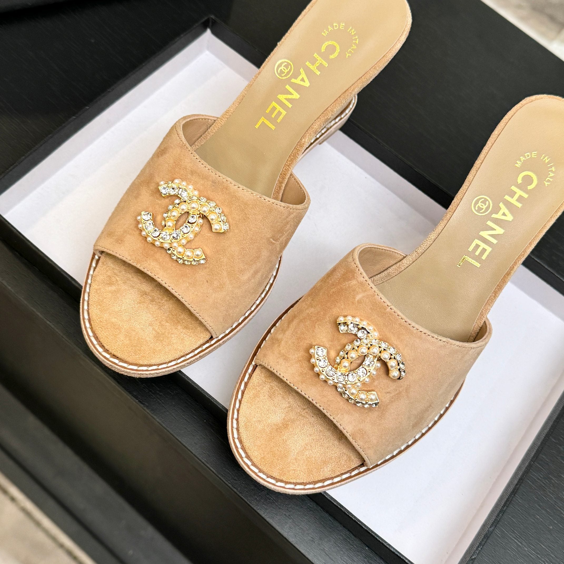 CC 26C Wedge Sandals Khahi Gold Suede 672976