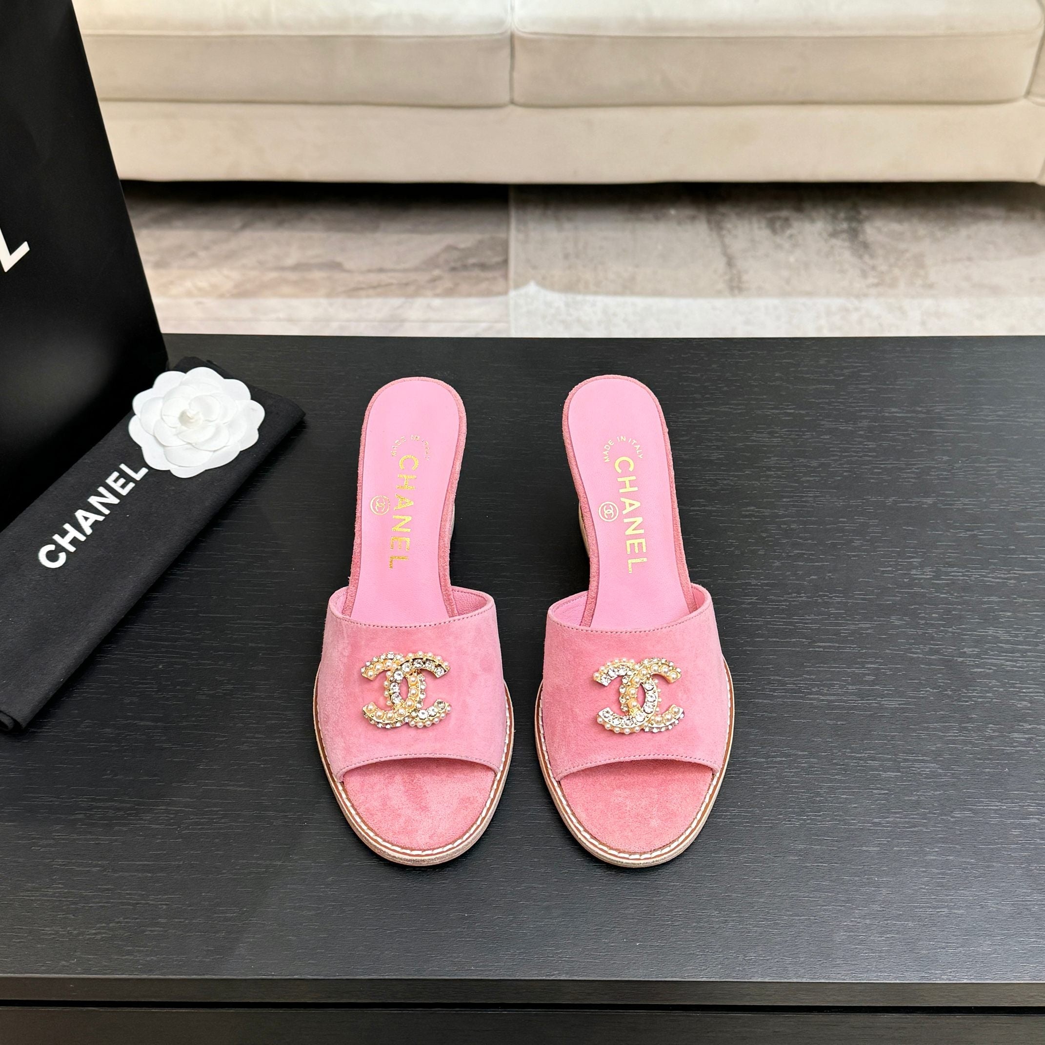 CC 26C Wedge Sandals Pink Gold Suede 672977