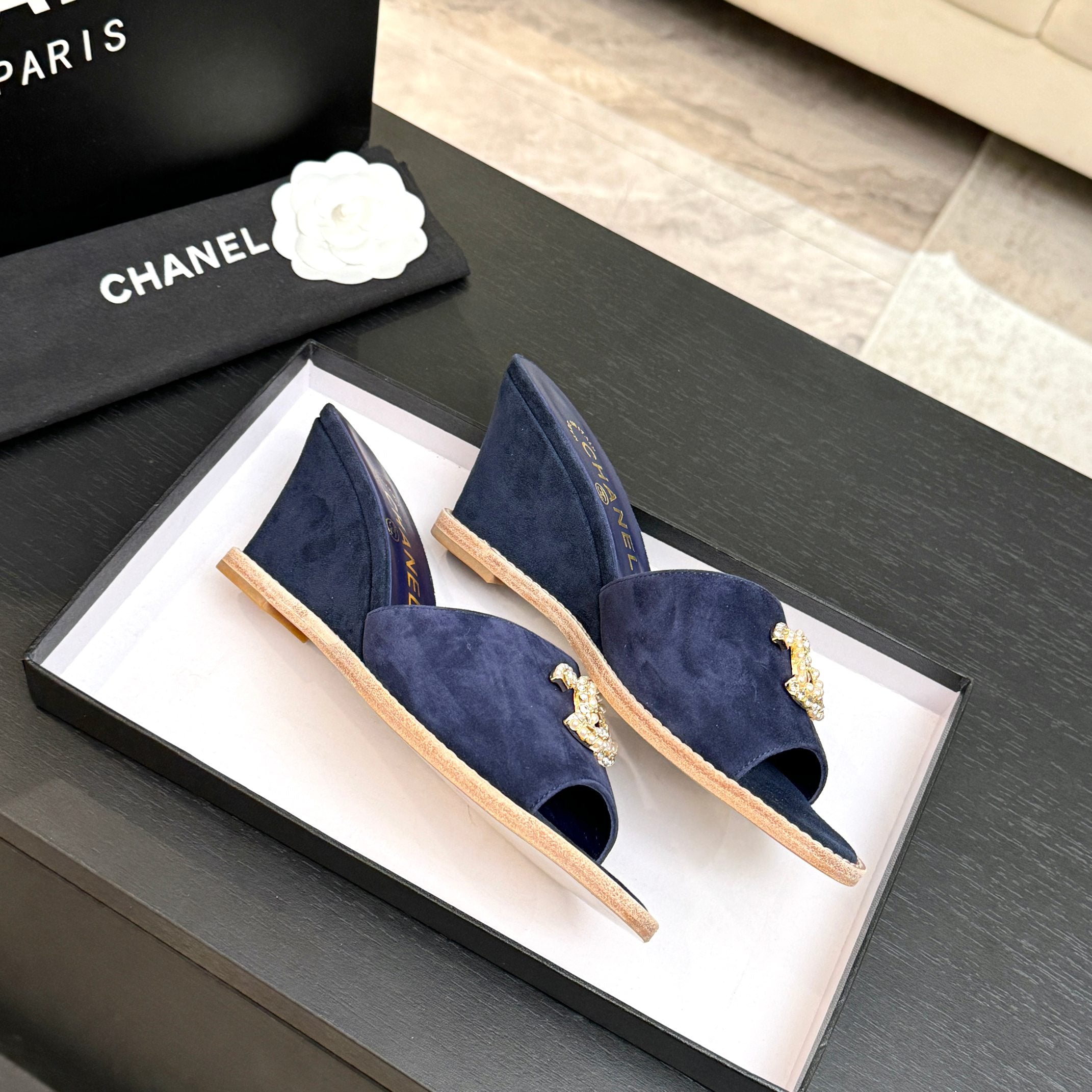 CC 26C Wedge Sandals Dark Blue Gold Suede 672978